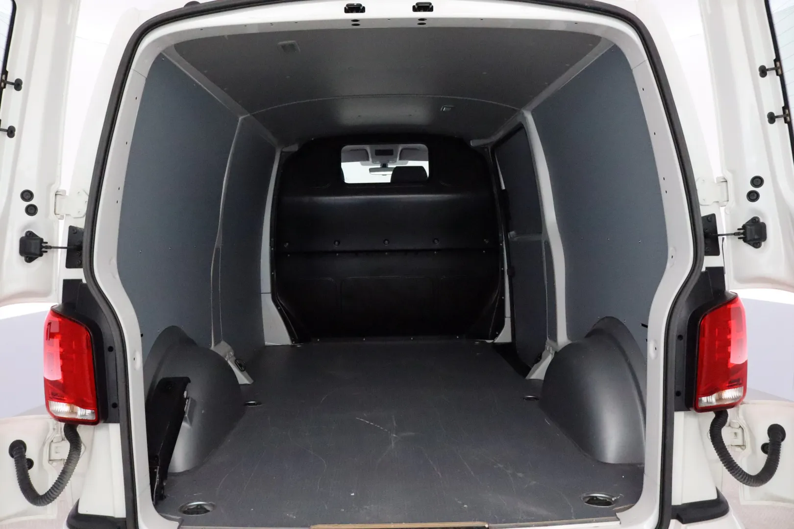 VOLKSWAGEN Transporter YXS-252 carousel image