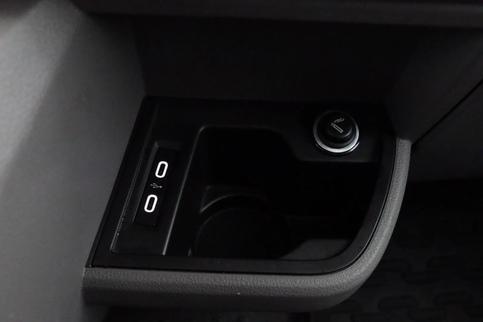 VOLKSWAGEN Transporter YXS-252 carousel image