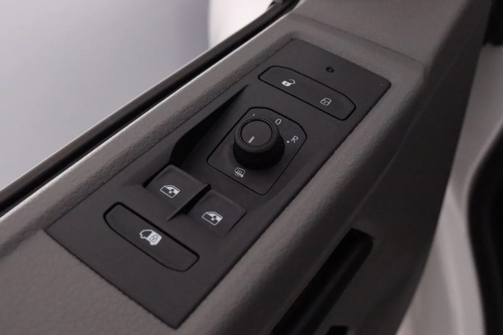 VOLKSWAGEN Transporter YXS-252 carousel image