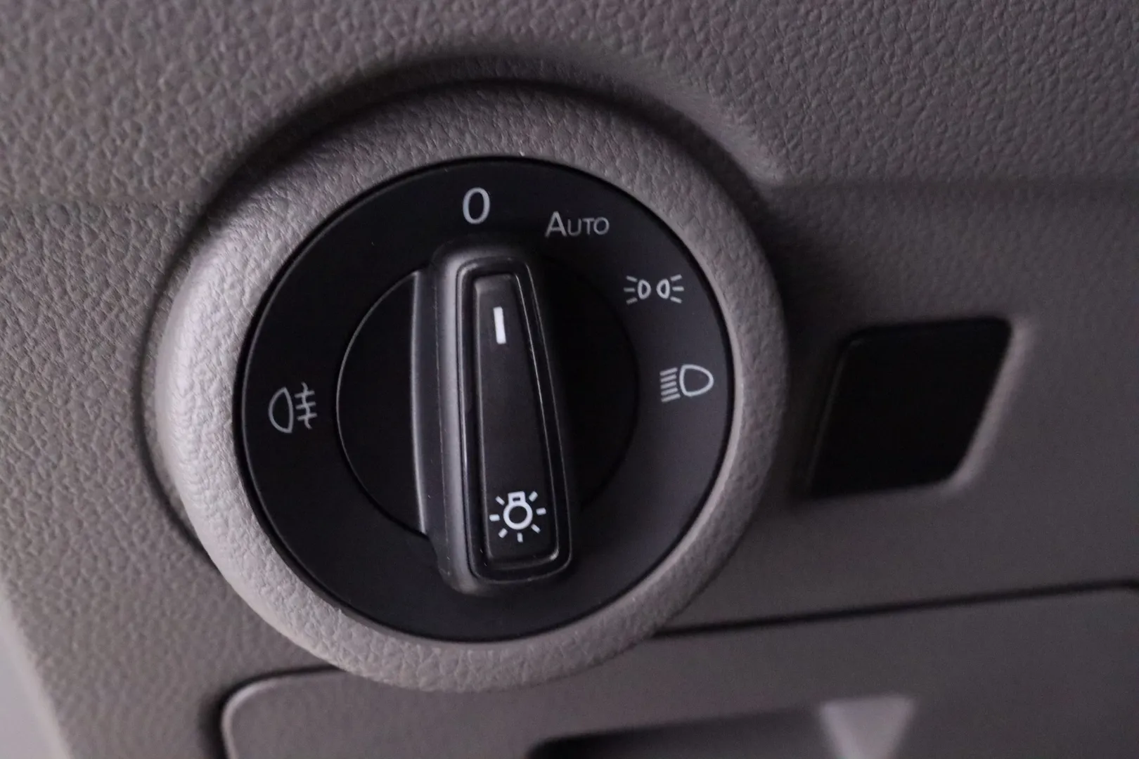 VOLKSWAGEN Transporter YXS-252 carousel image