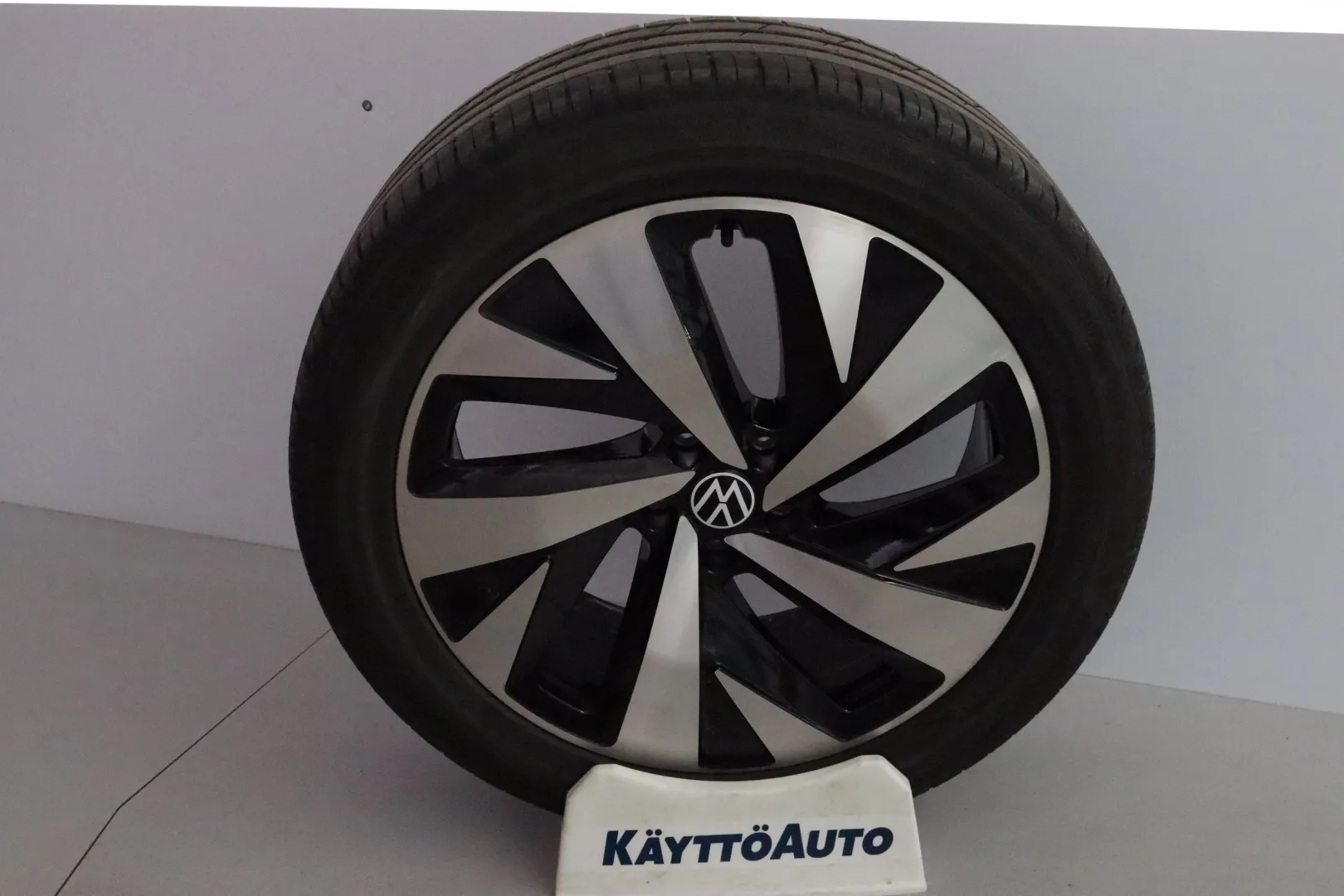 VOLKSWAGEN ID.4 XXJ-136 carousel image