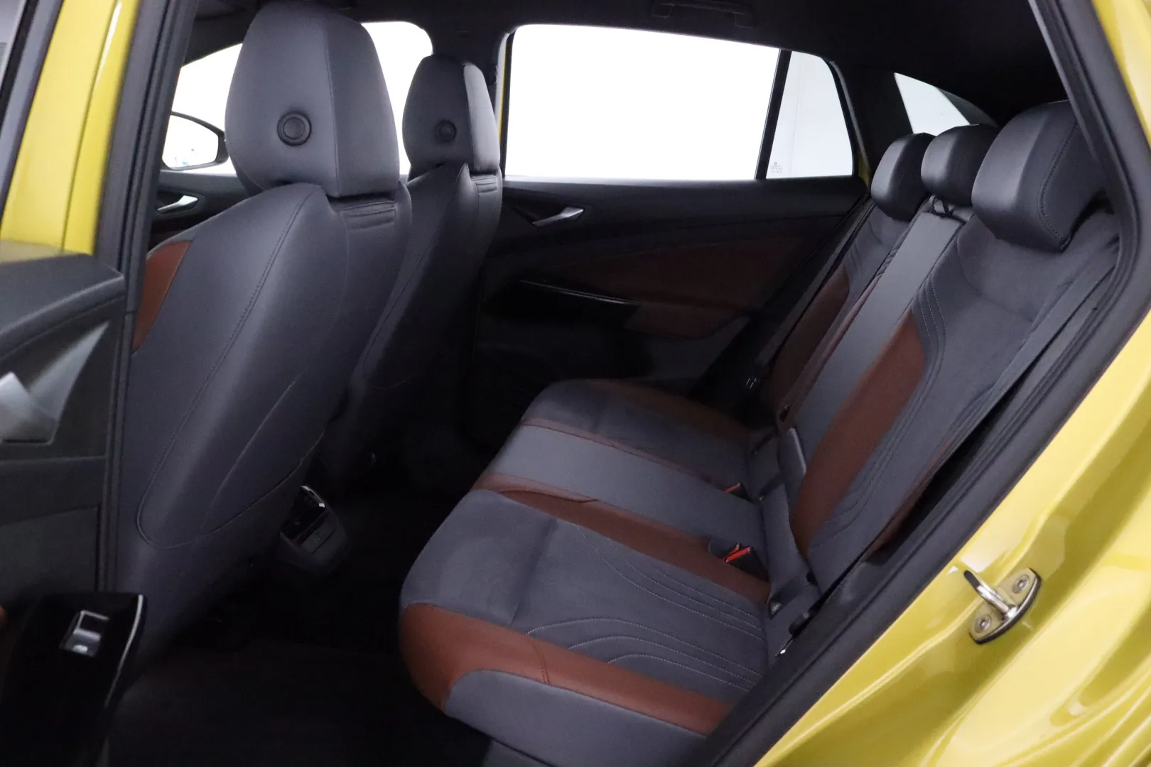 VOLKSWAGEN ID.4 XXJ-136 carousel image