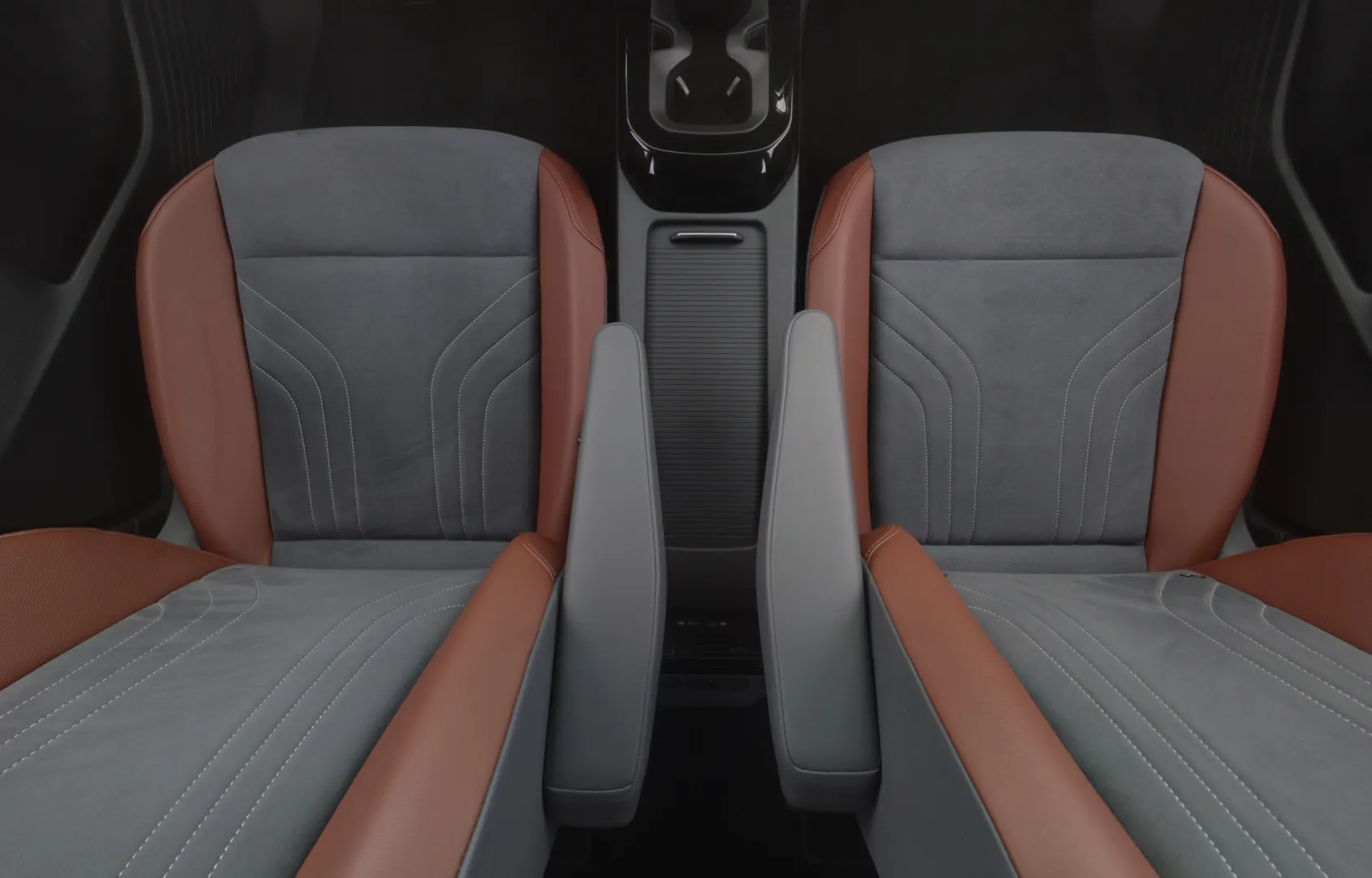 VOLKSWAGEN ID.4 XXJ-136 carousel image