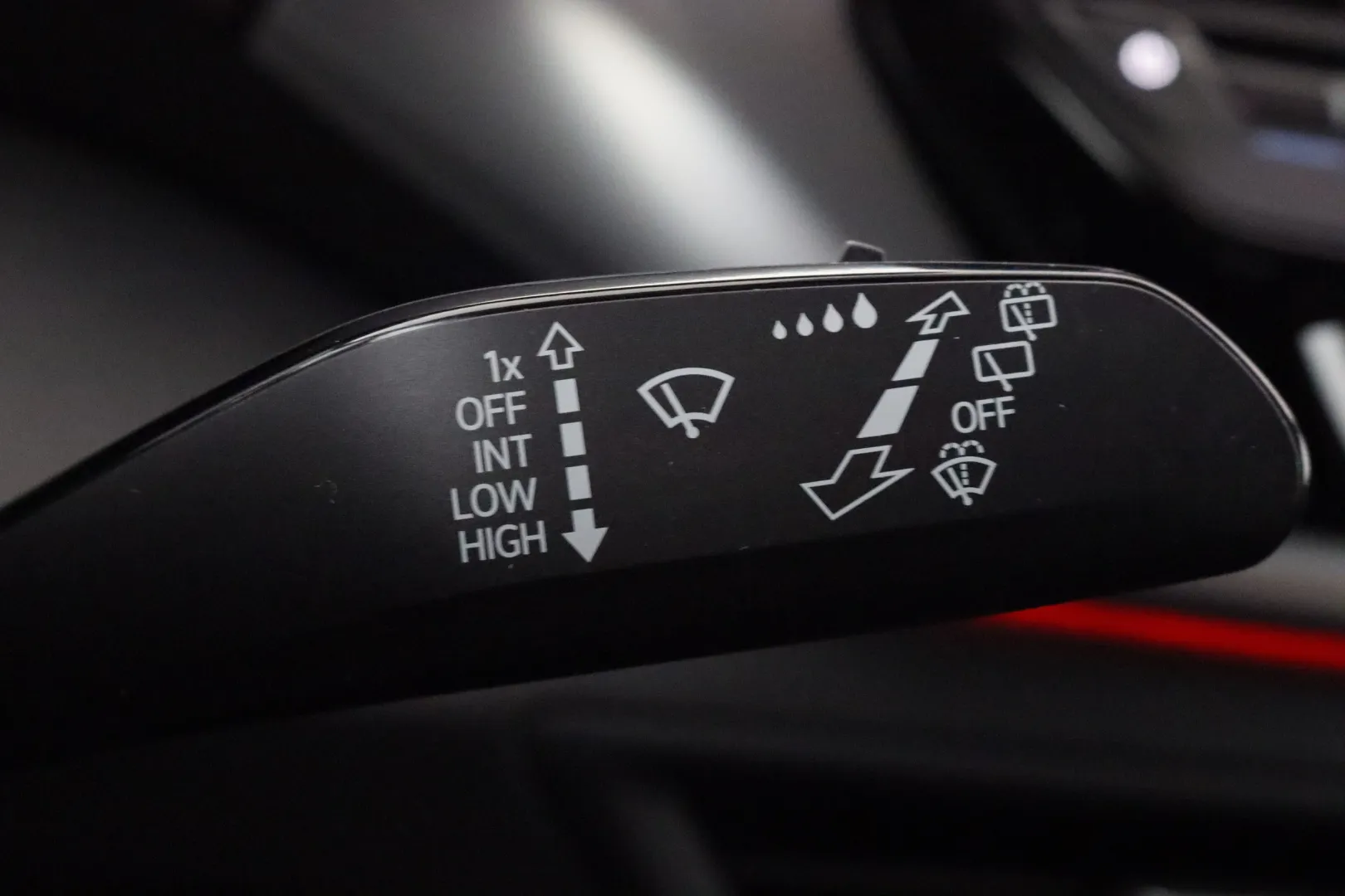 VOLKSWAGEN ID.4 XXJ-136 carousel image