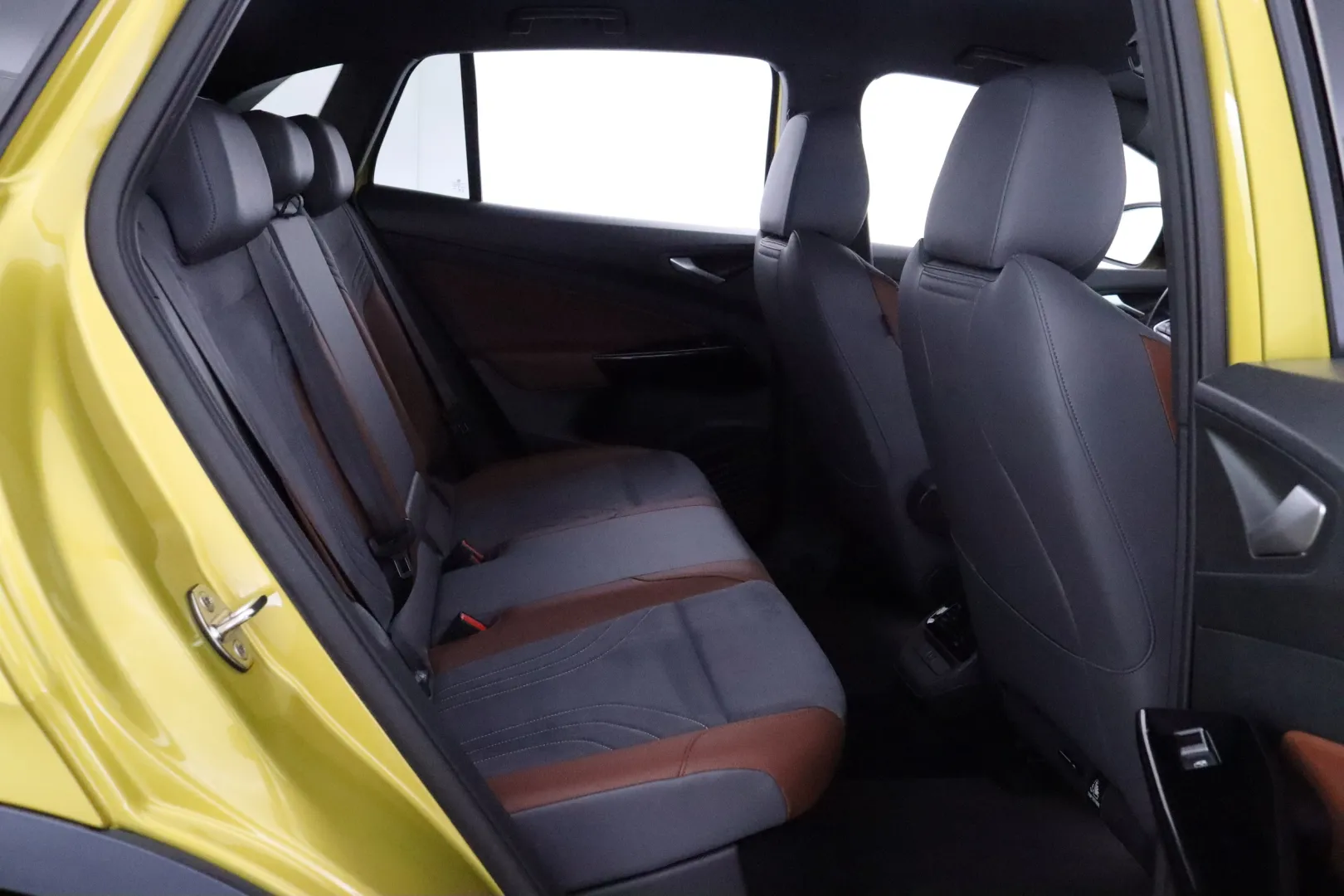 VOLKSWAGEN ID.4 XXJ-136 carousel image