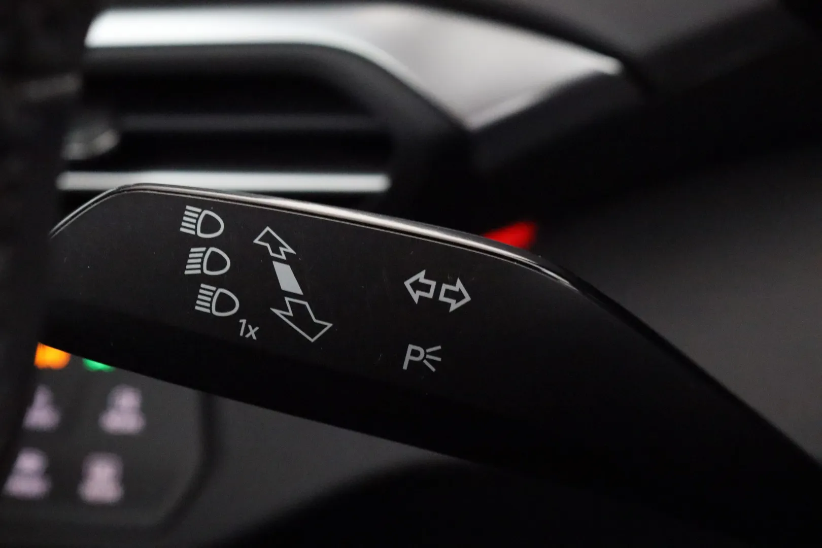 VOLKSWAGEN ID.4 XXJ-136 carousel image