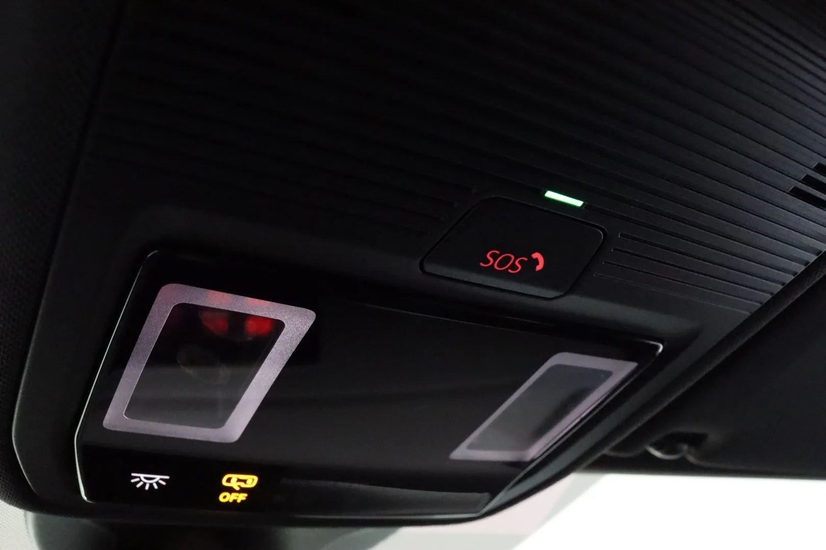 VOLKSWAGEN ID.4 XXJ-136 carousel image