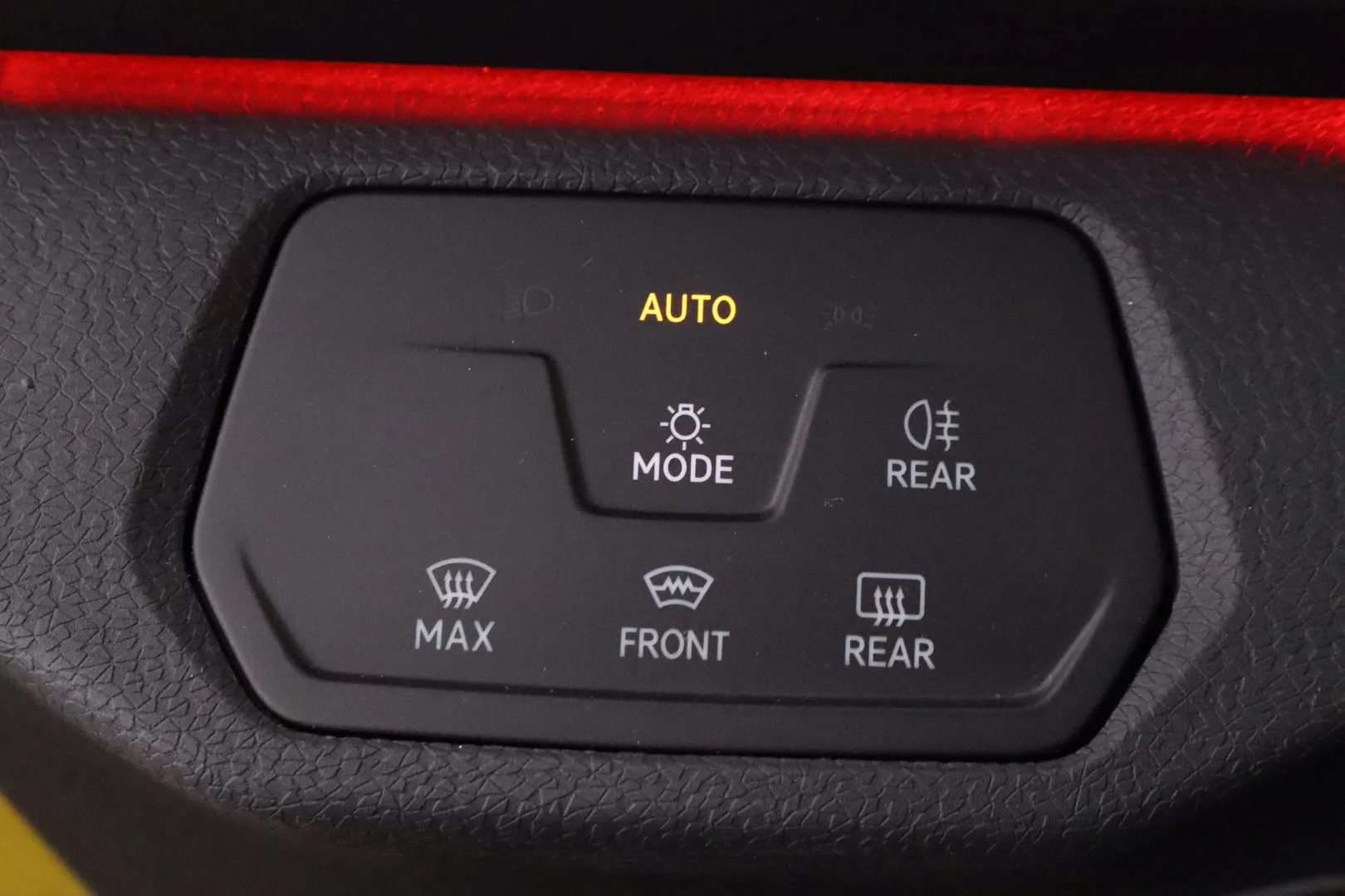 VOLKSWAGEN ID.4 XXJ-136 carousel image