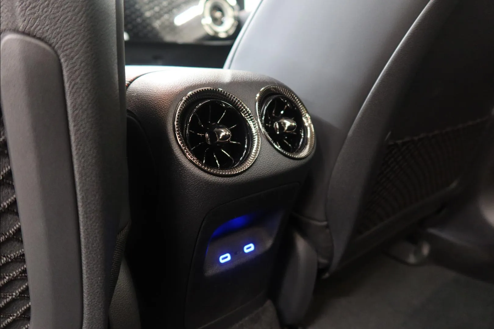 Mercedes-Benz CLA JOK-662 carousel image