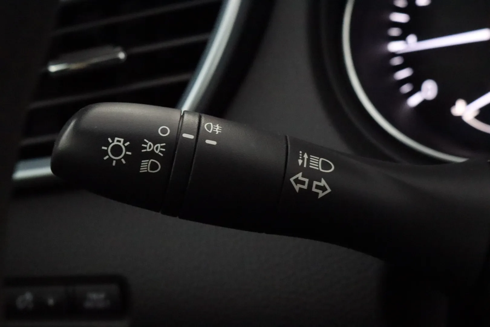 NISSAN Qashqai XOL-980 carousel image