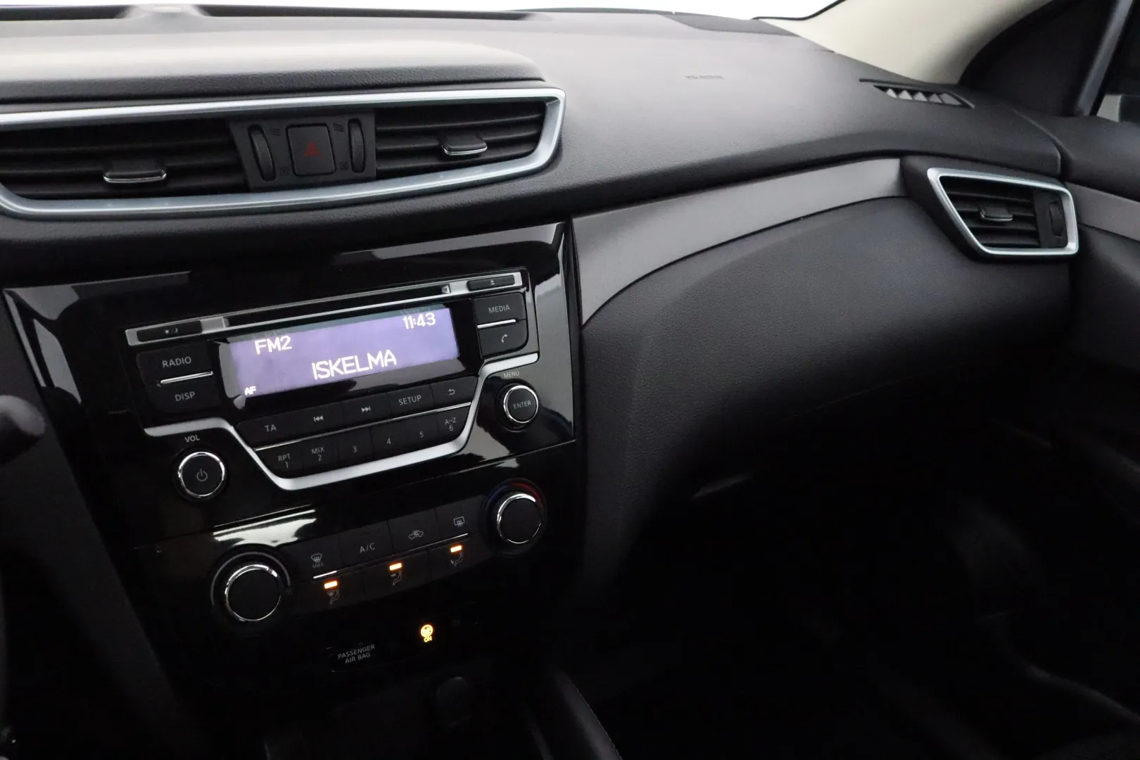 NISSAN Qashqai XOL-980 carousel image