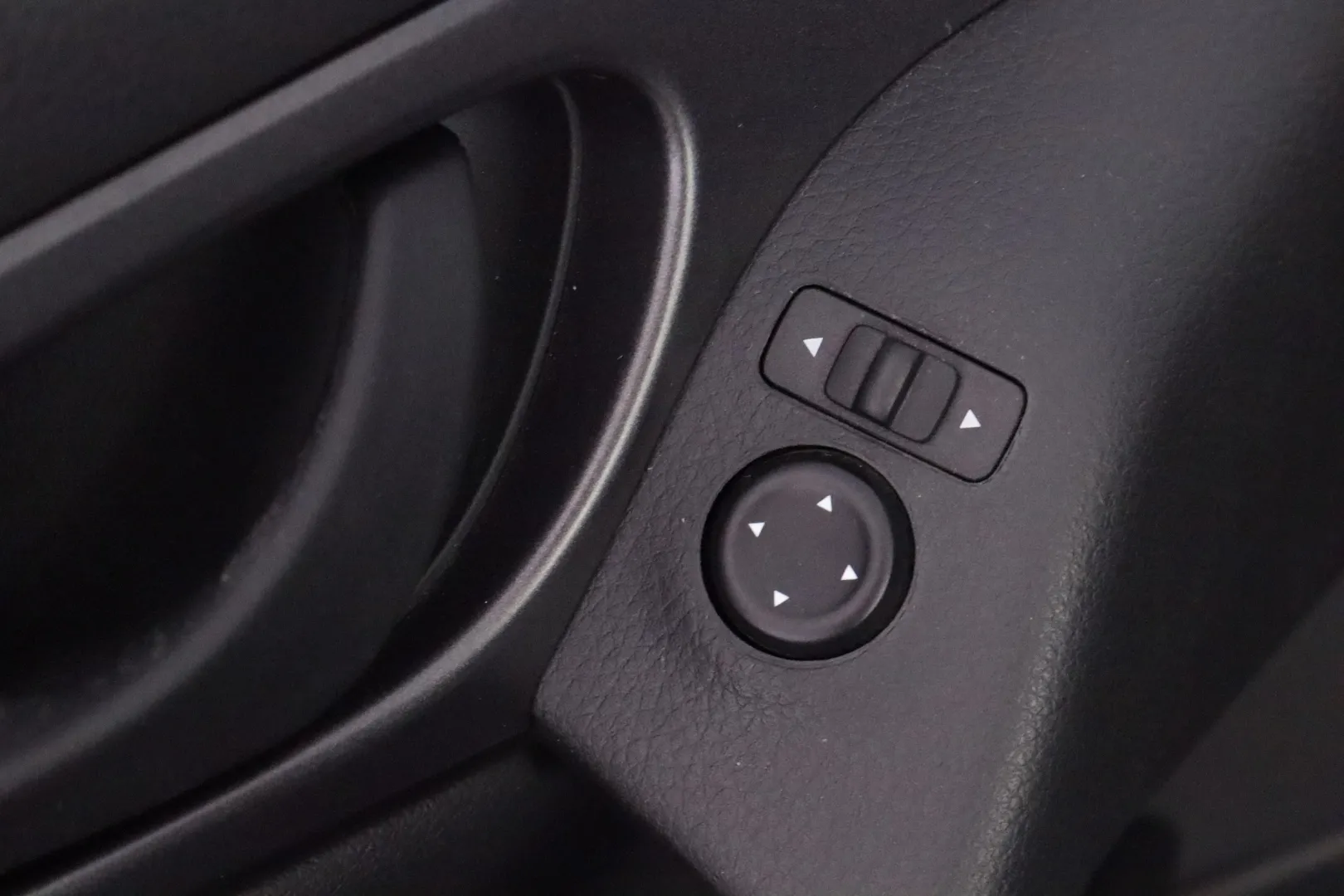 NISSAN Qashqai XOL-980 carousel image