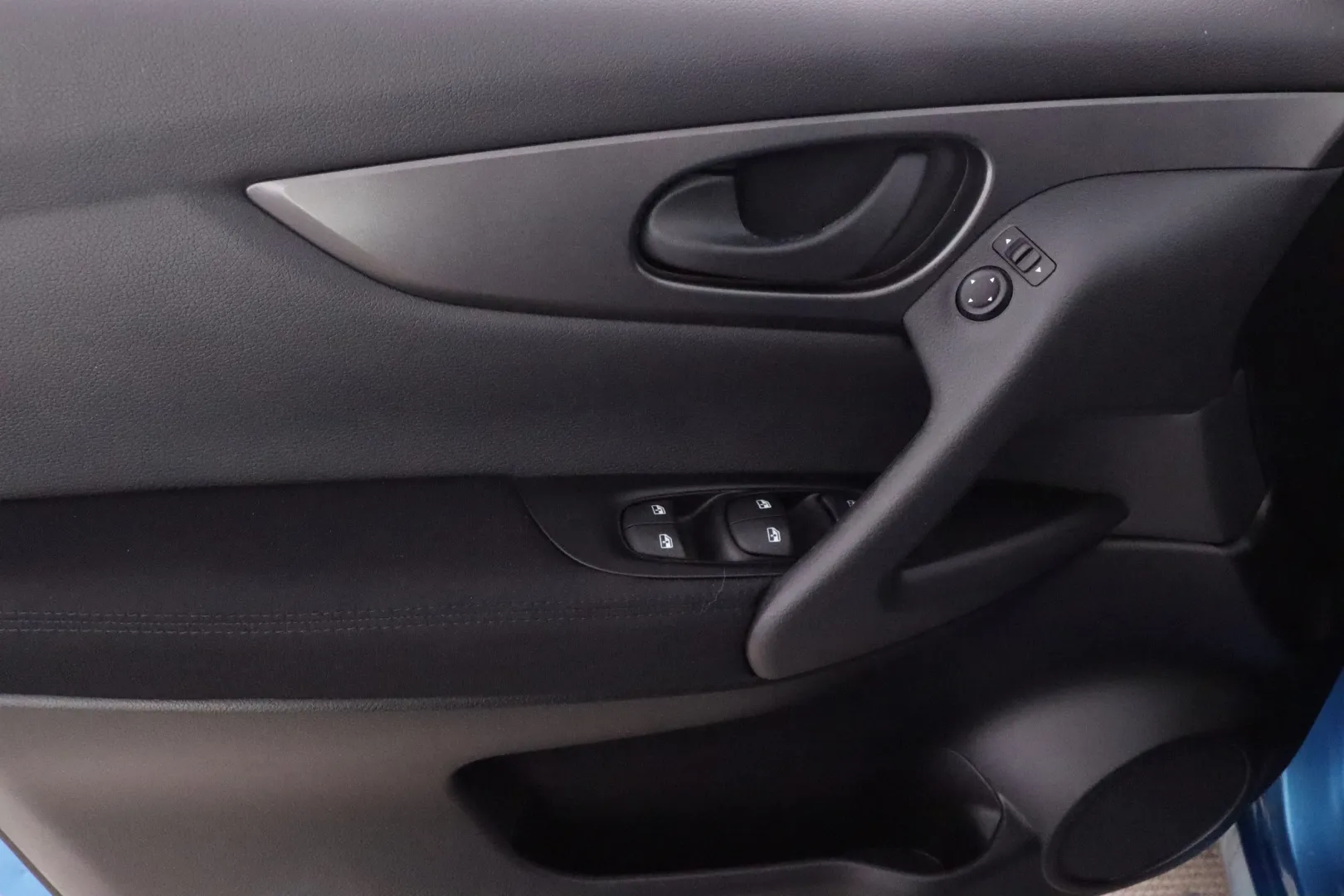 NISSAN Qashqai XOL-980 carousel image