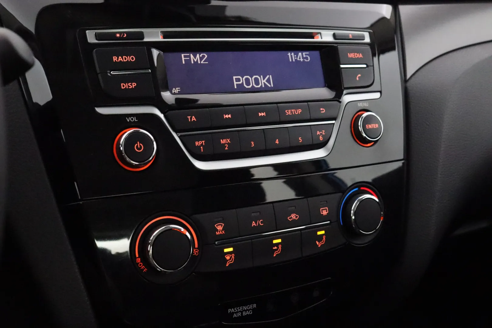 NISSAN Qashqai XOL-980 carousel image