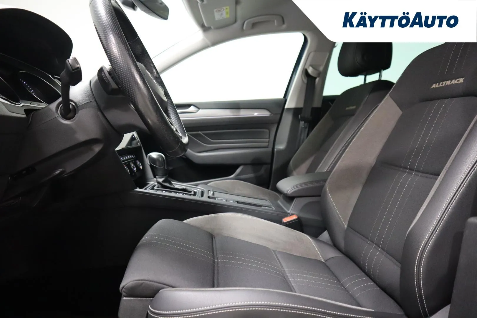 VOLKSWAGEN Passat GNT-762 carousel image