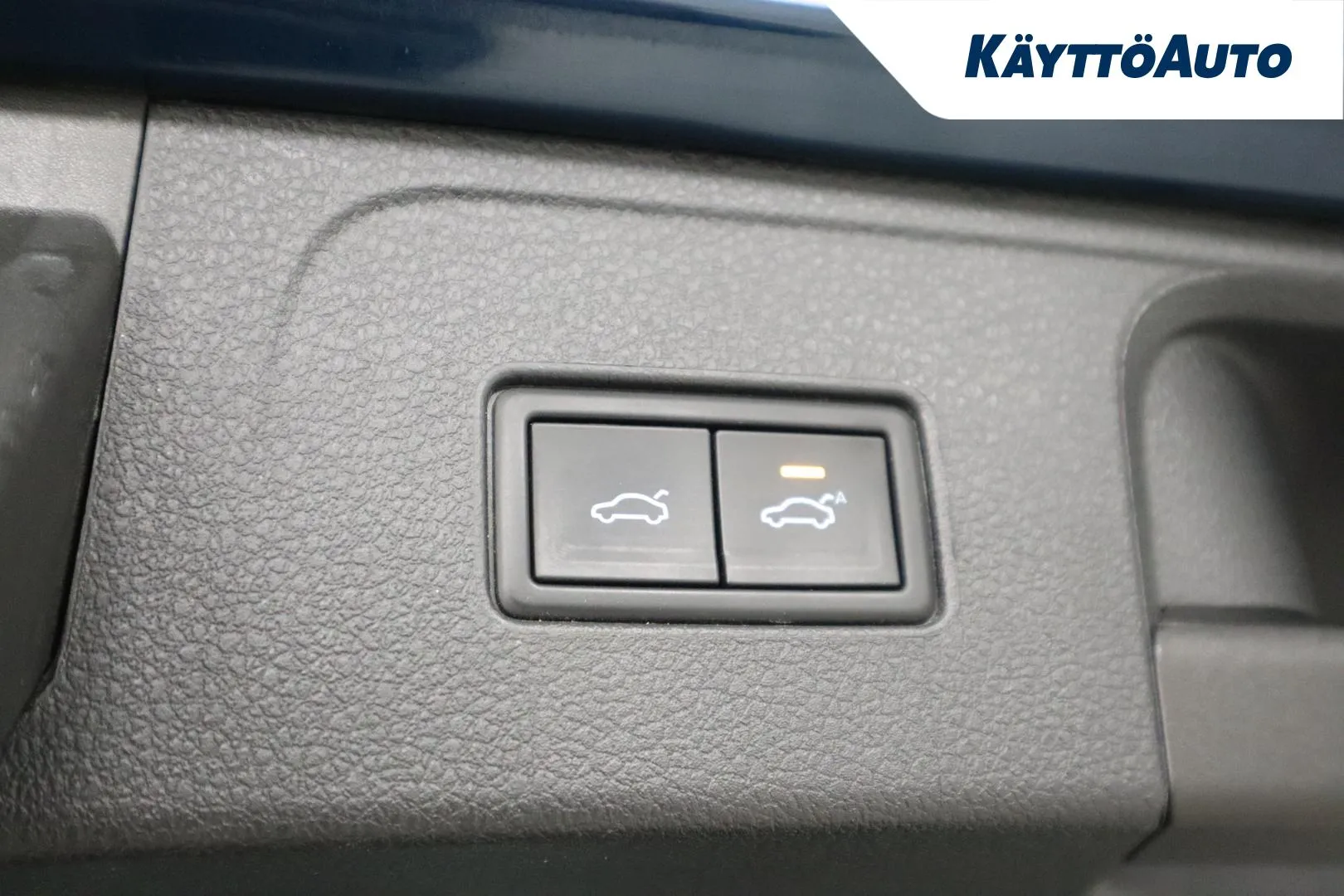 VOLKSWAGEN Passat GNT-762 carousel image