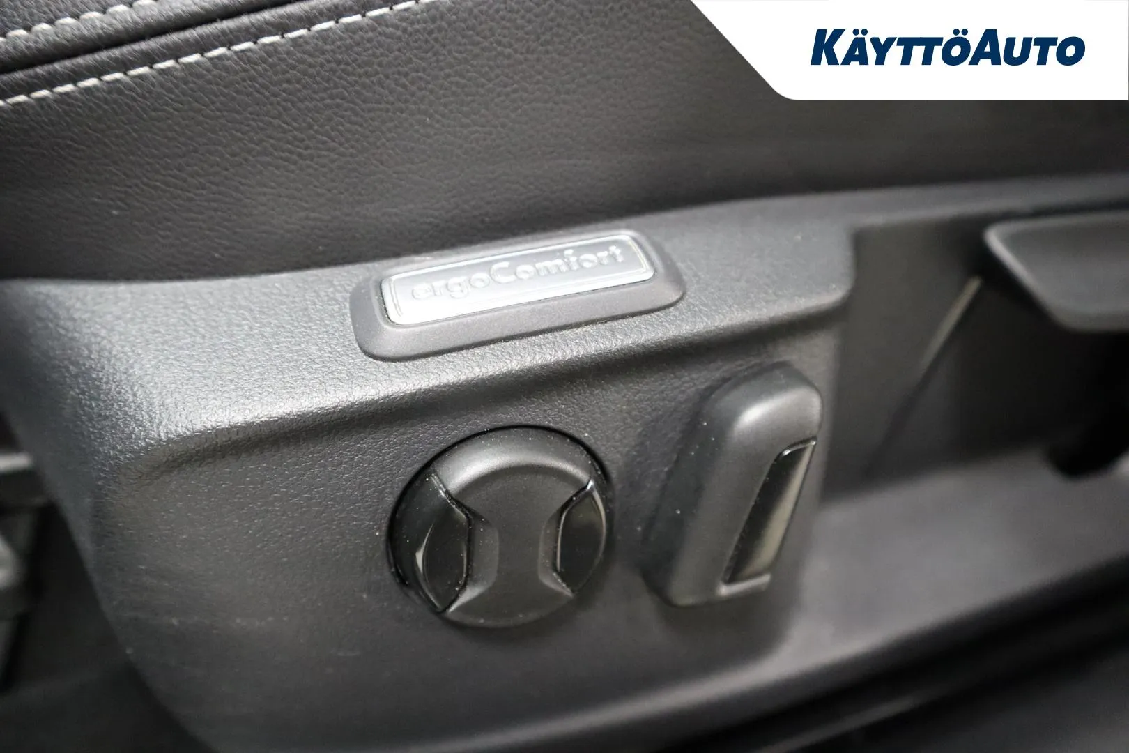 VOLKSWAGEN Passat GNT-762 carousel image