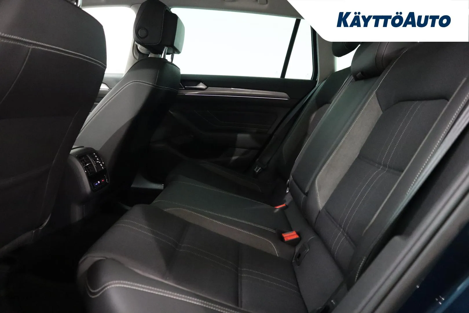 VOLKSWAGEN Passat GNT-762 carousel image