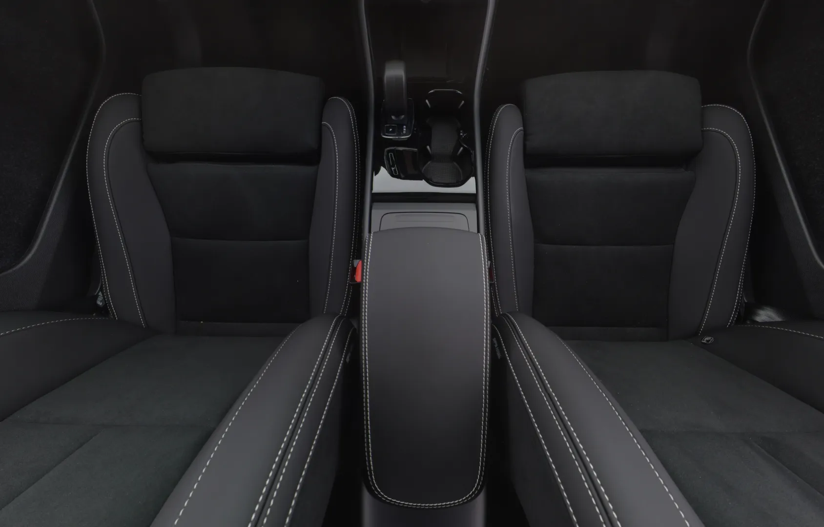 Volvo EC40 NOH-876 carousel image