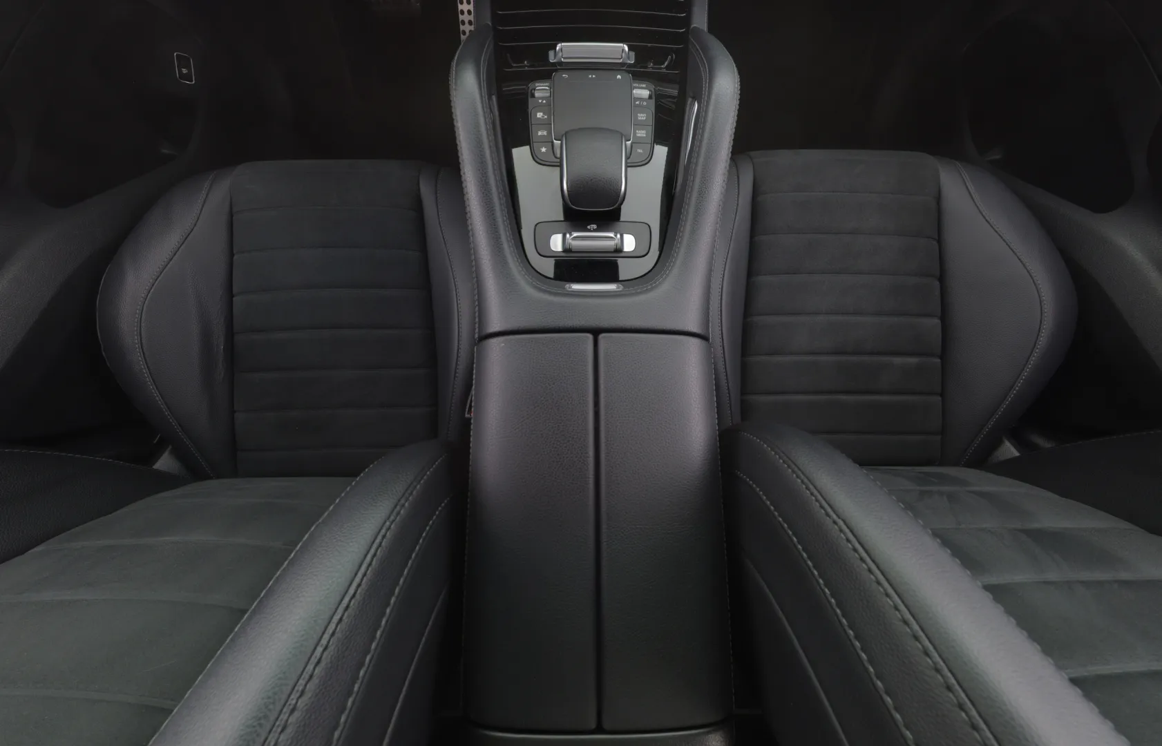 MERCEDES-BENZ GLE ZNT-606 carousel image