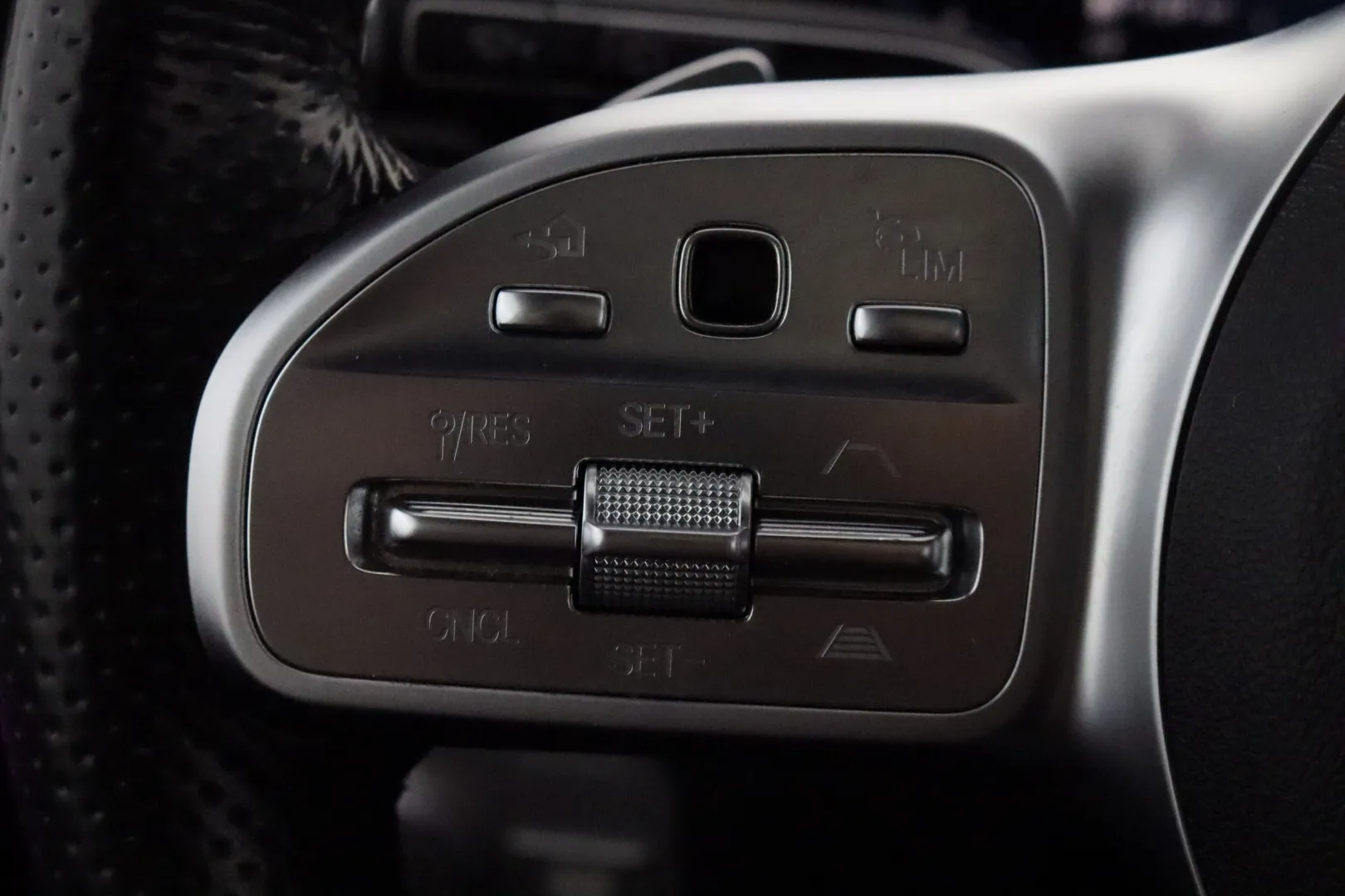 MERCEDES-BENZ GLE ZNT-606 carousel image