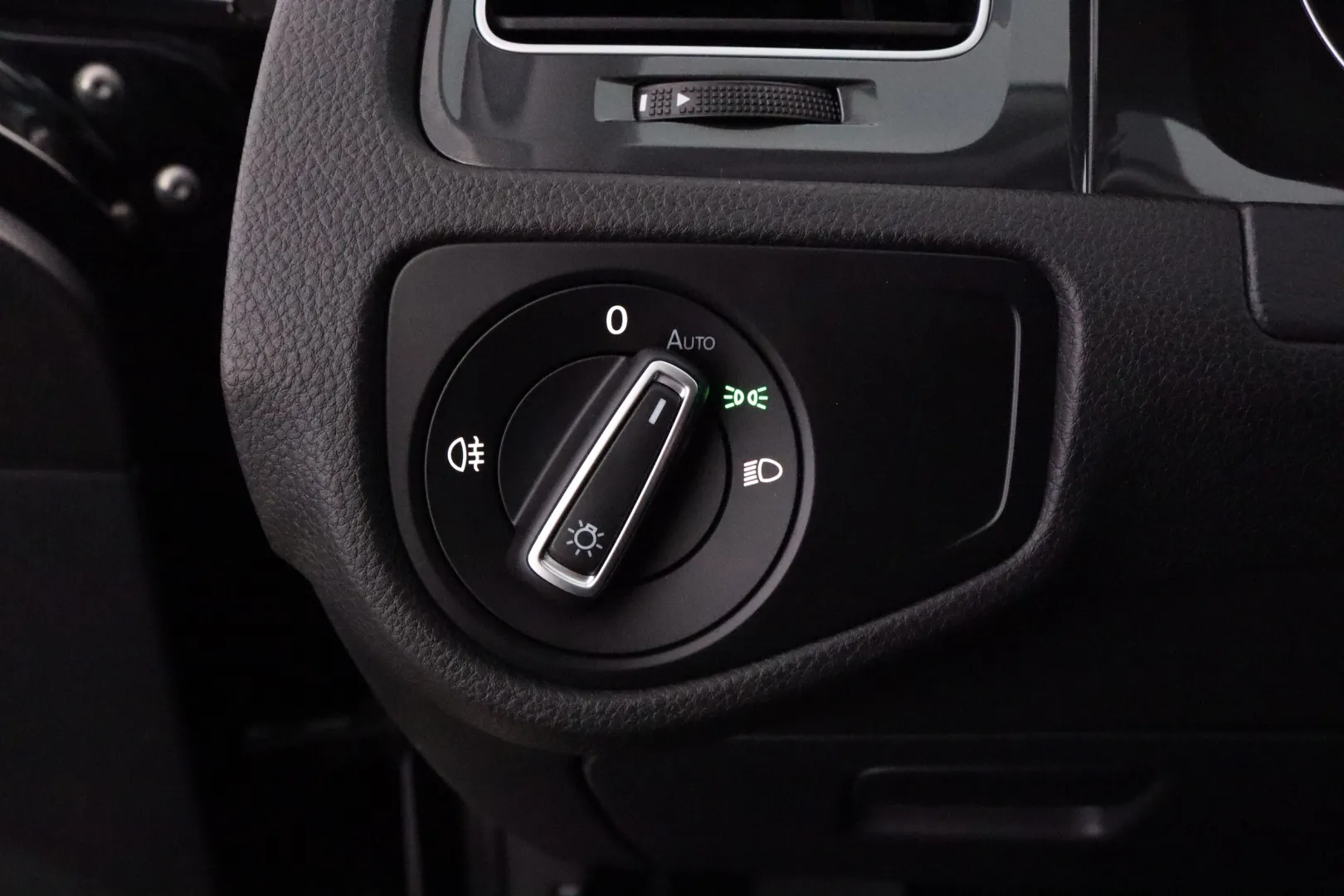 VOLKSWAGEN Golf FPB-184 carousel image