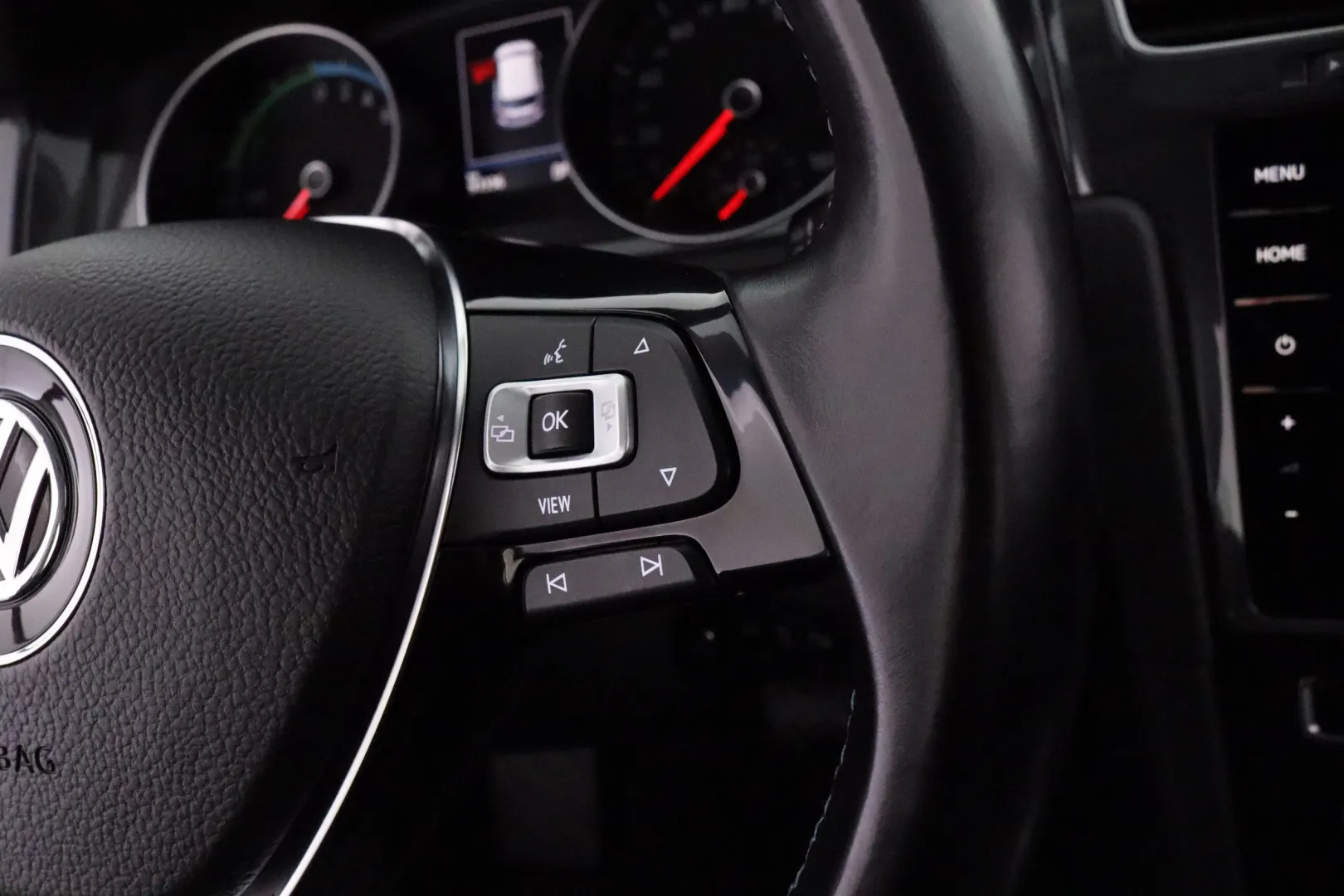 VOLKSWAGEN Golf FPB-184 carousel image