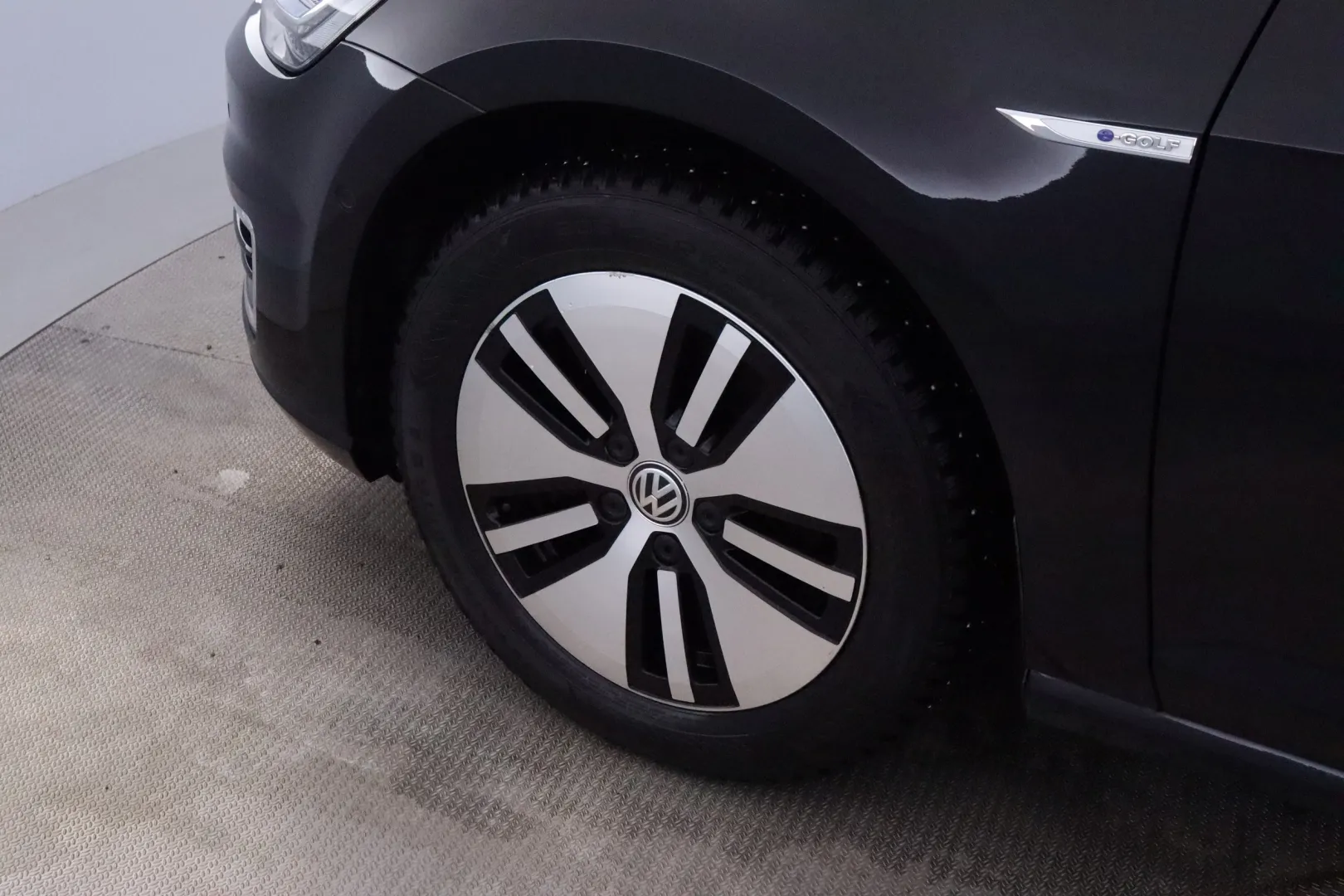 VOLKSWAGEN Golf FPB-184 carousel image