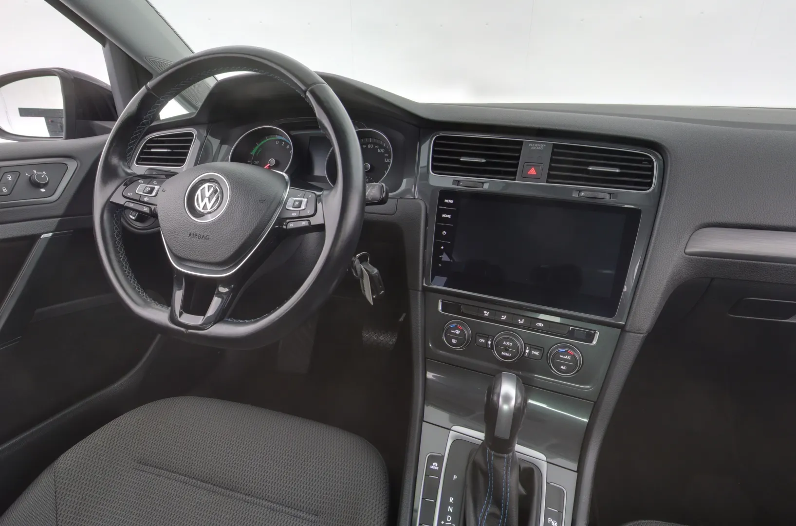 VOLKSWAGEN Golf FPB-184 carousel image