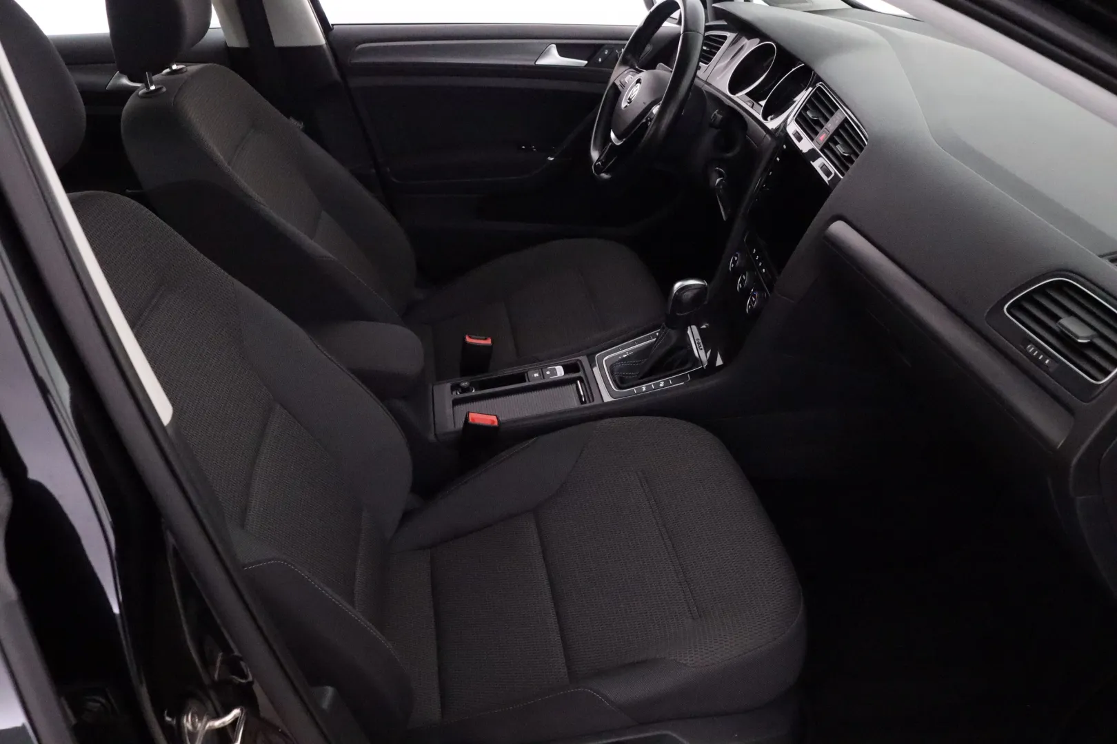 VOLKSWAGEN Golf FPB-184 carousel image