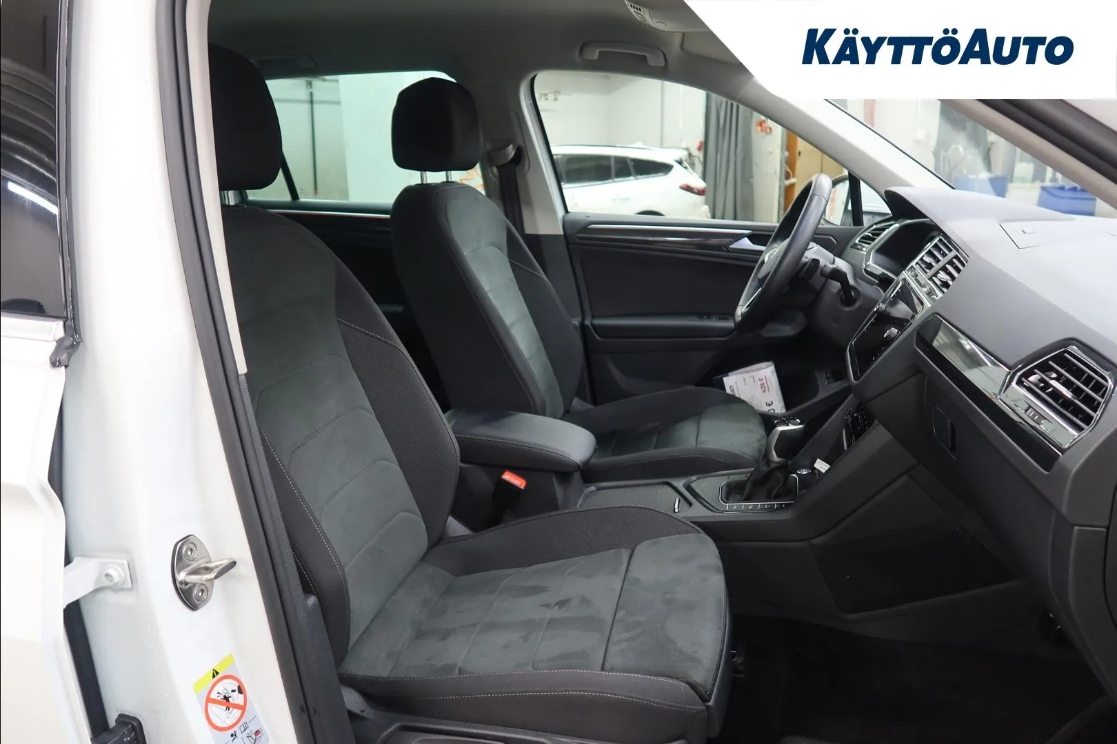 Volkswagen Tiguan XSM-291 carousel image