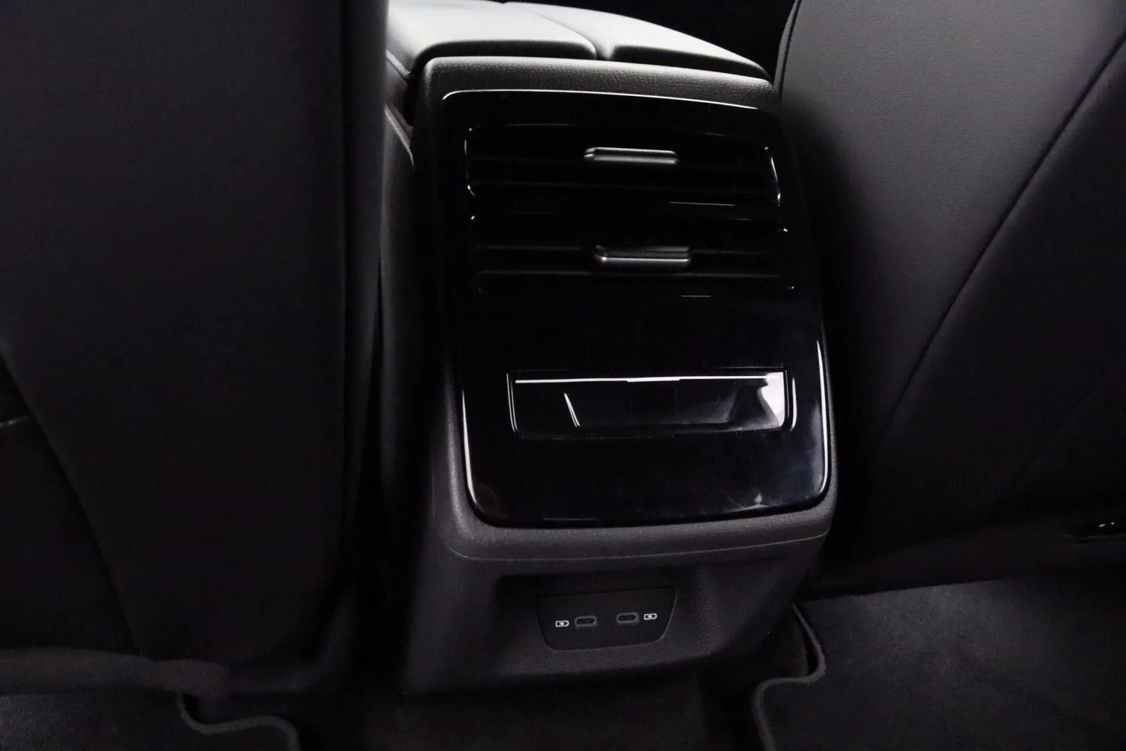 VOLKSWAGEN ID.7 JNJ-751 carousel image