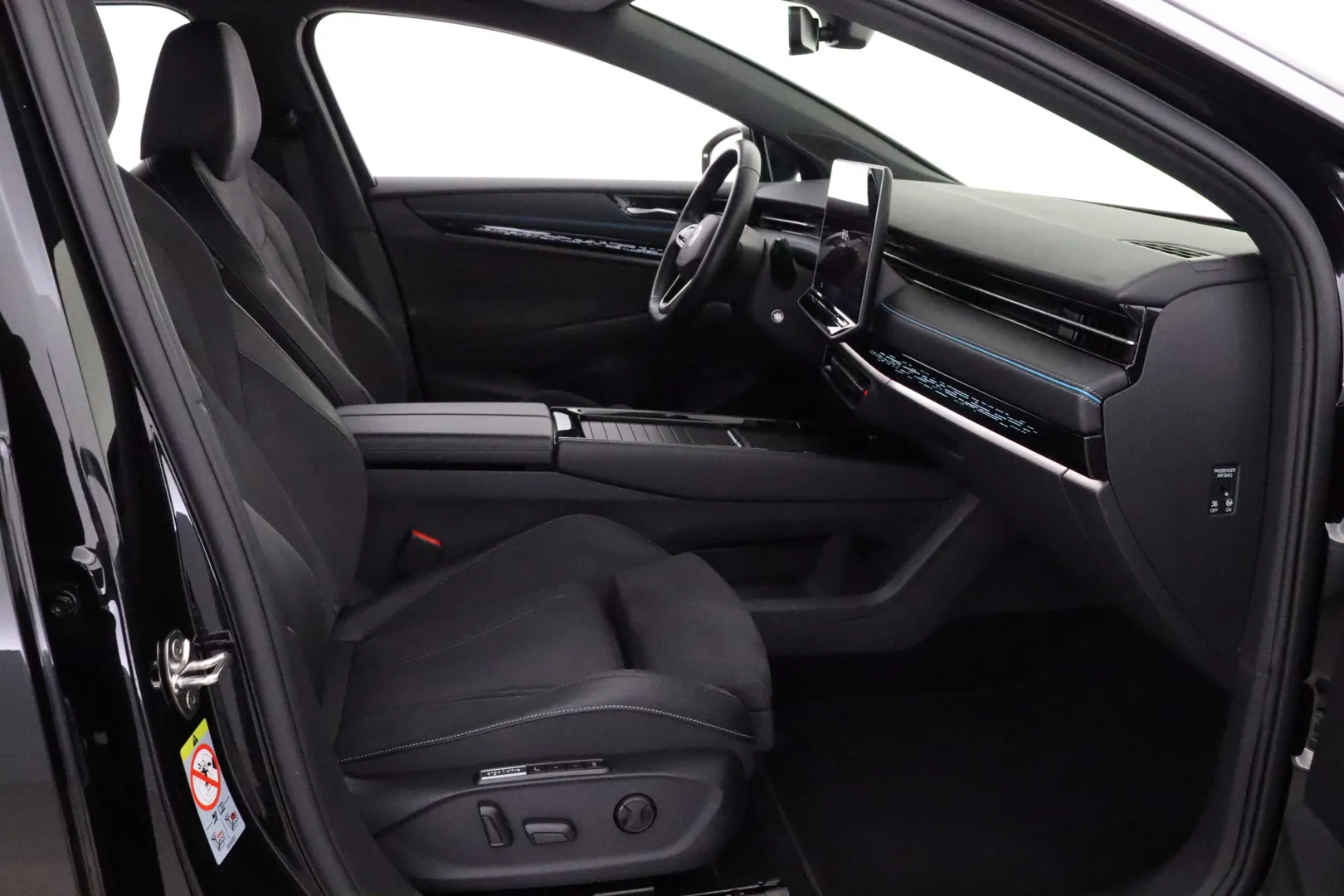 VOLKSWAGEN ID.7 JNJ-751 carousel image