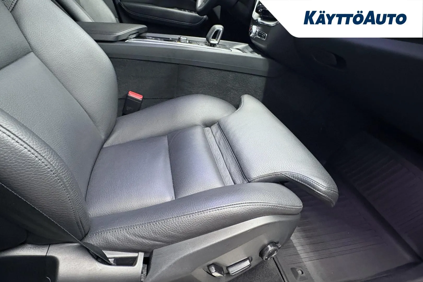 VOLVO XC60 YMB-966 carousel image