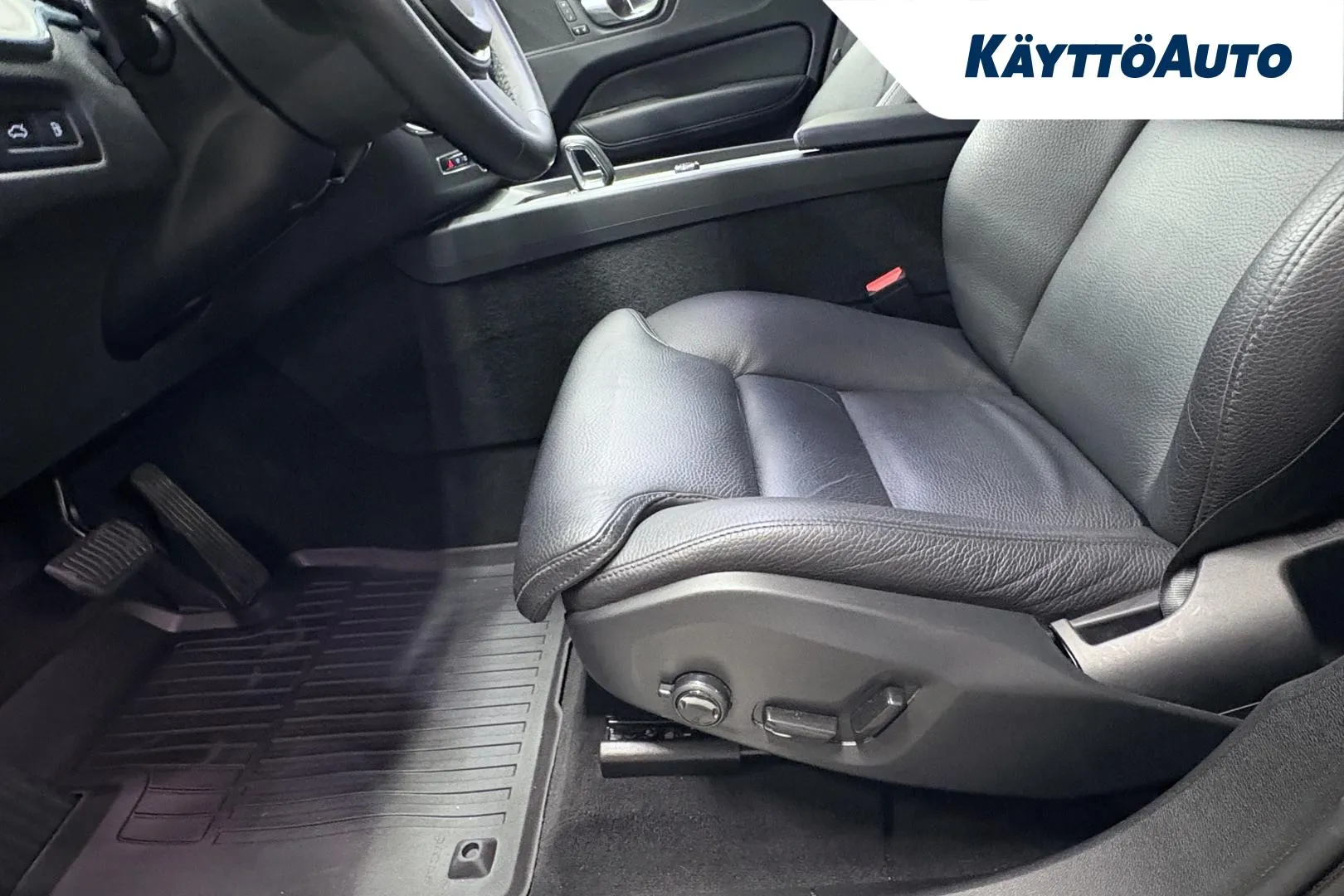 VOLVO XC60 YMB-966 carousel image