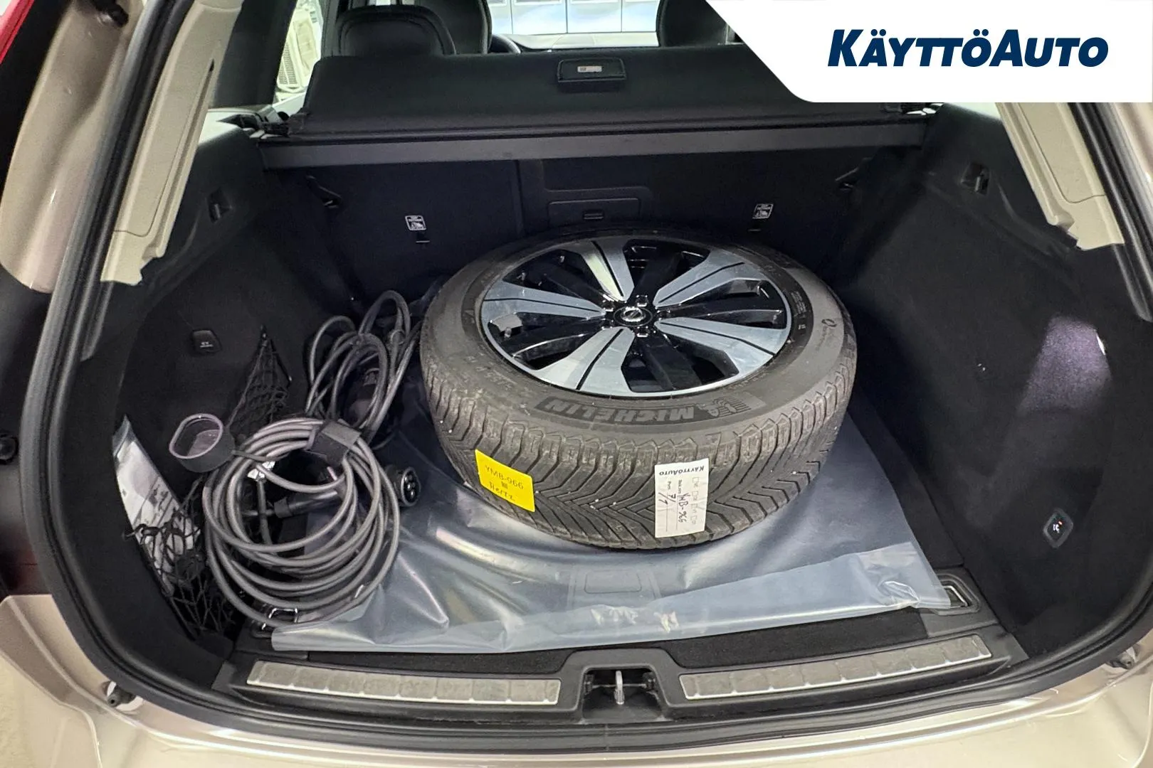 VOLVO XC60 YMB-966 carousel image