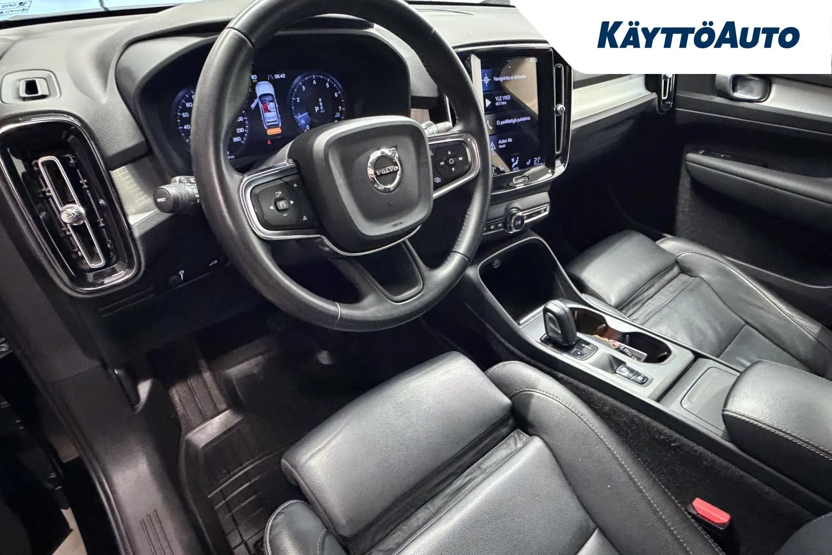 VOLVO XC40 YXK-174 carousel image