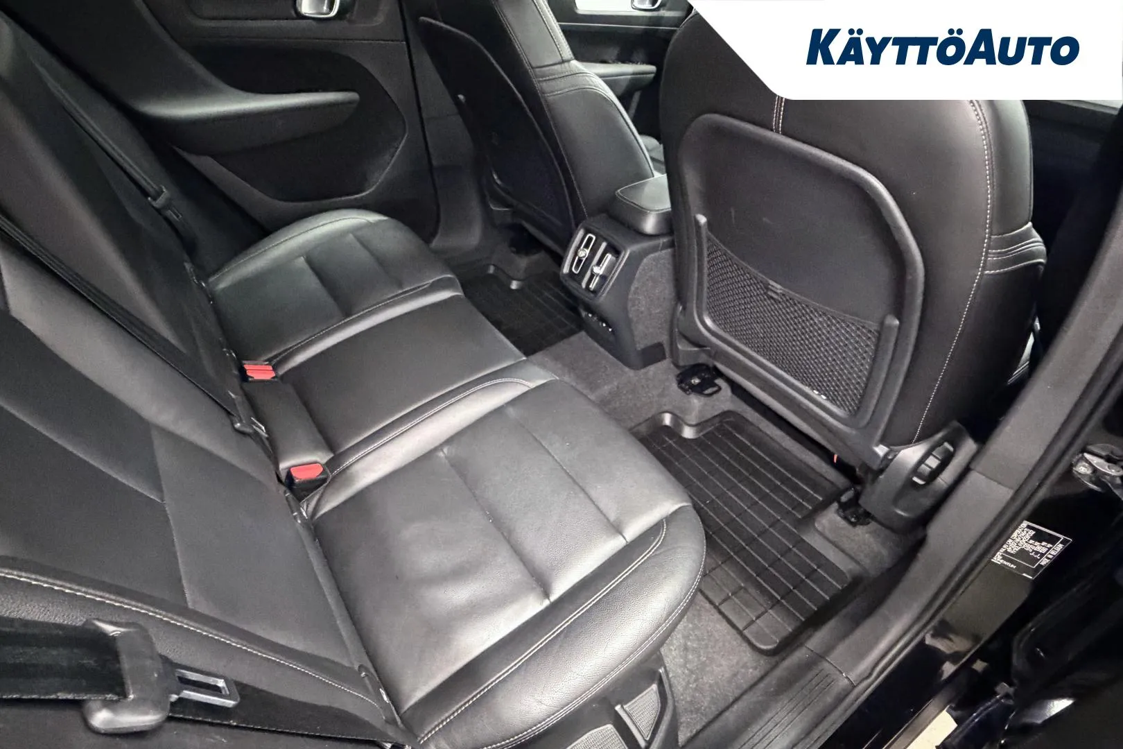 VOLVO XC40 YXK-174 carousel image