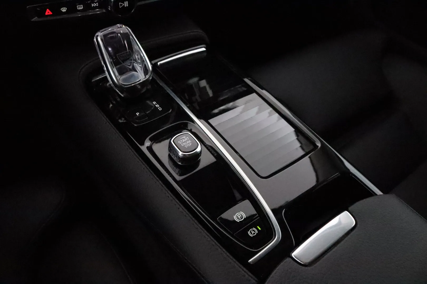 VOLVO V60 ZNU-176 carousel image