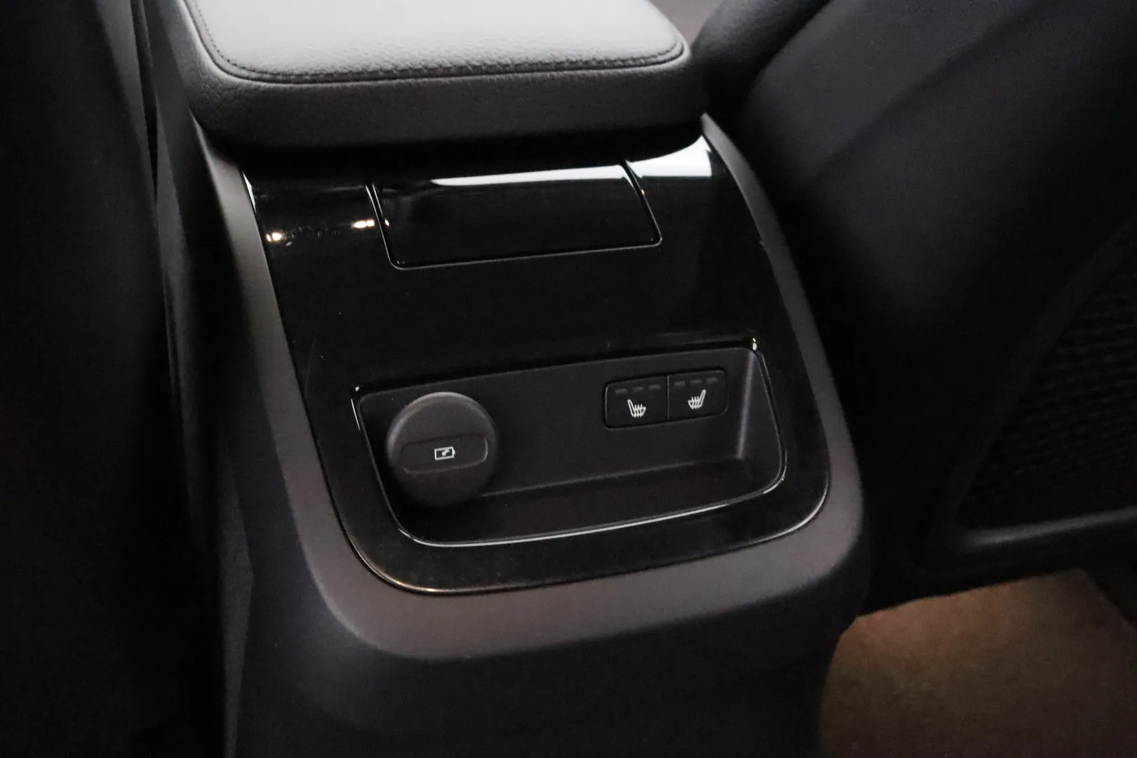 VOLVO V60 ZNU-176 carousel image