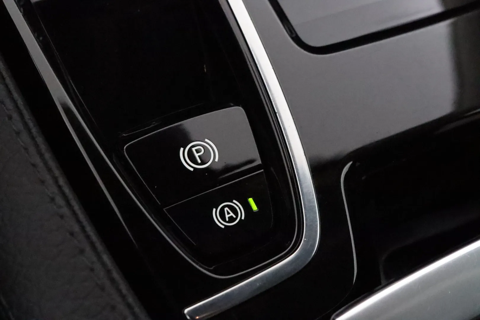 VOLVO V60 ZNU-176 carousel image