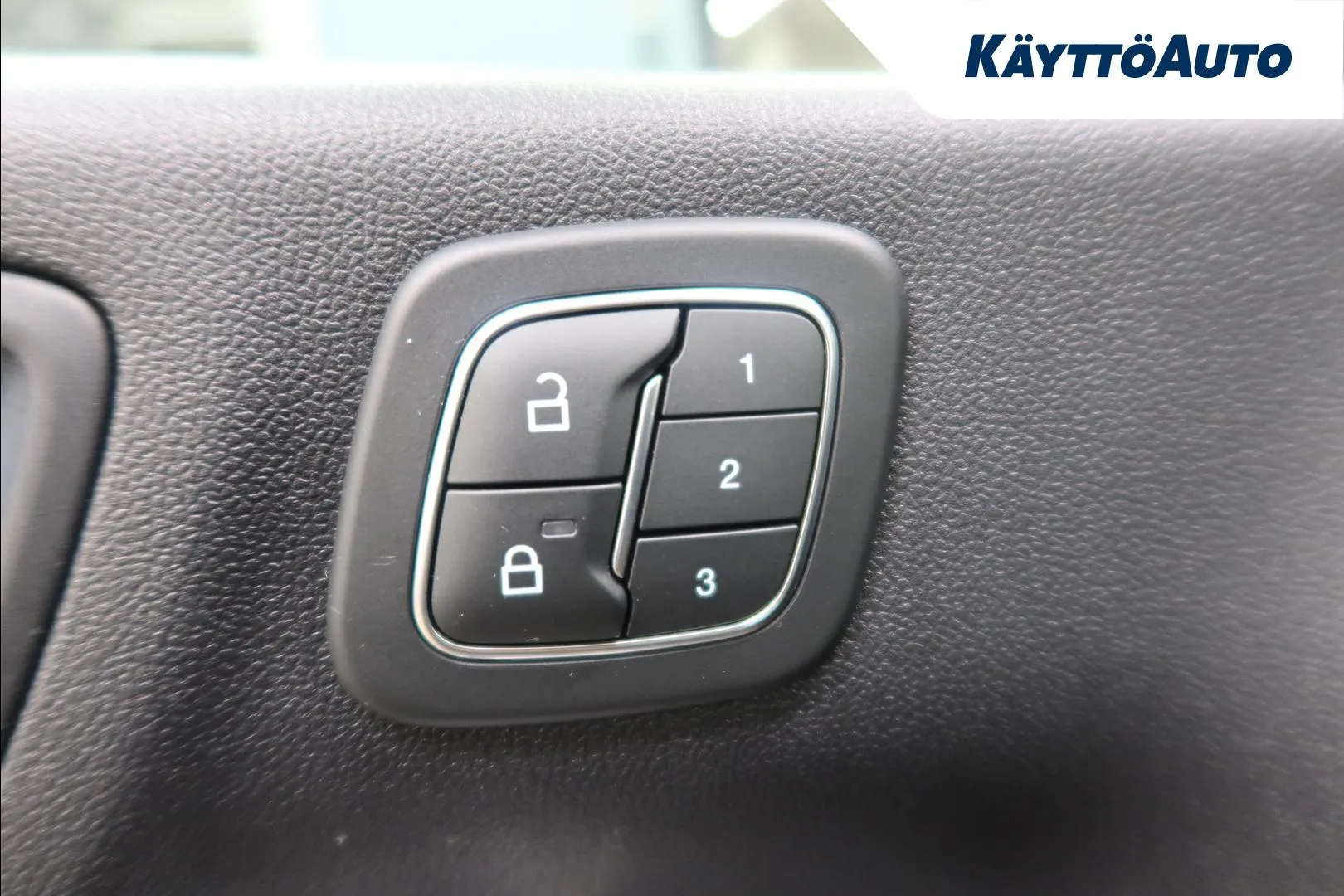 FORD Kuga NMR-937 carousel image