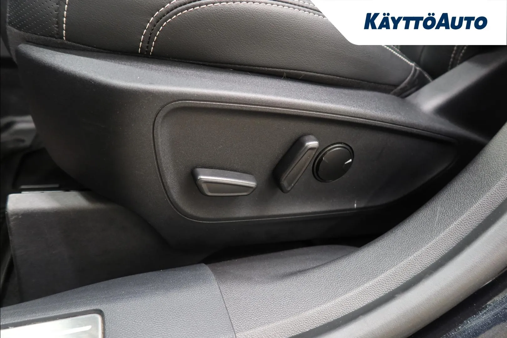 FORD Kuga NMR-937 carousel image