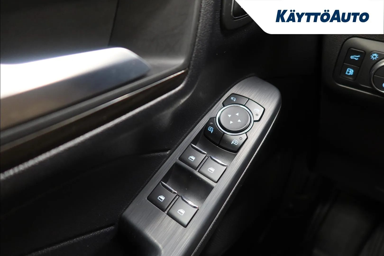 FORD Kuga NMR-937 carousel image