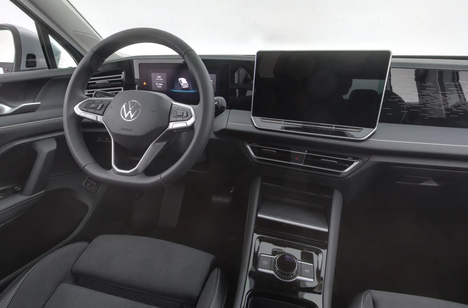 Volkswagen Tiguan LTM-751 carousel image