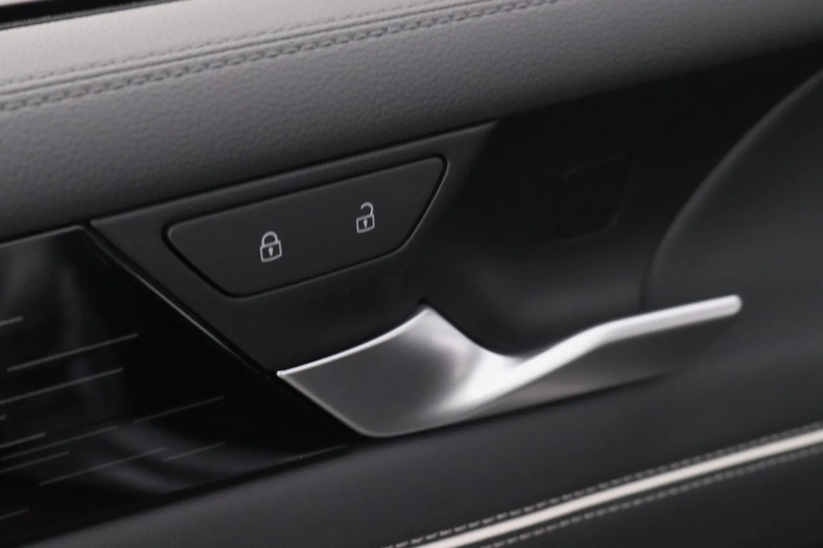 Volkswagen Tiguan LTM-751 carousel image