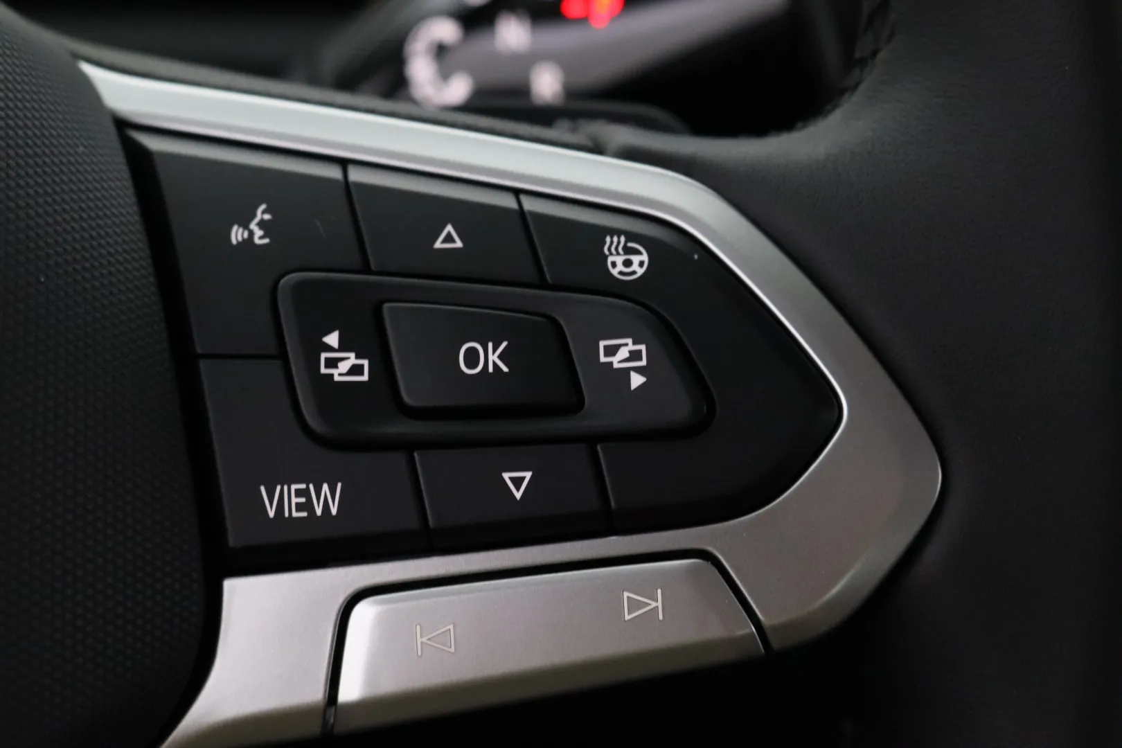 Volkswagen Tiguan LTM-751 carousel image