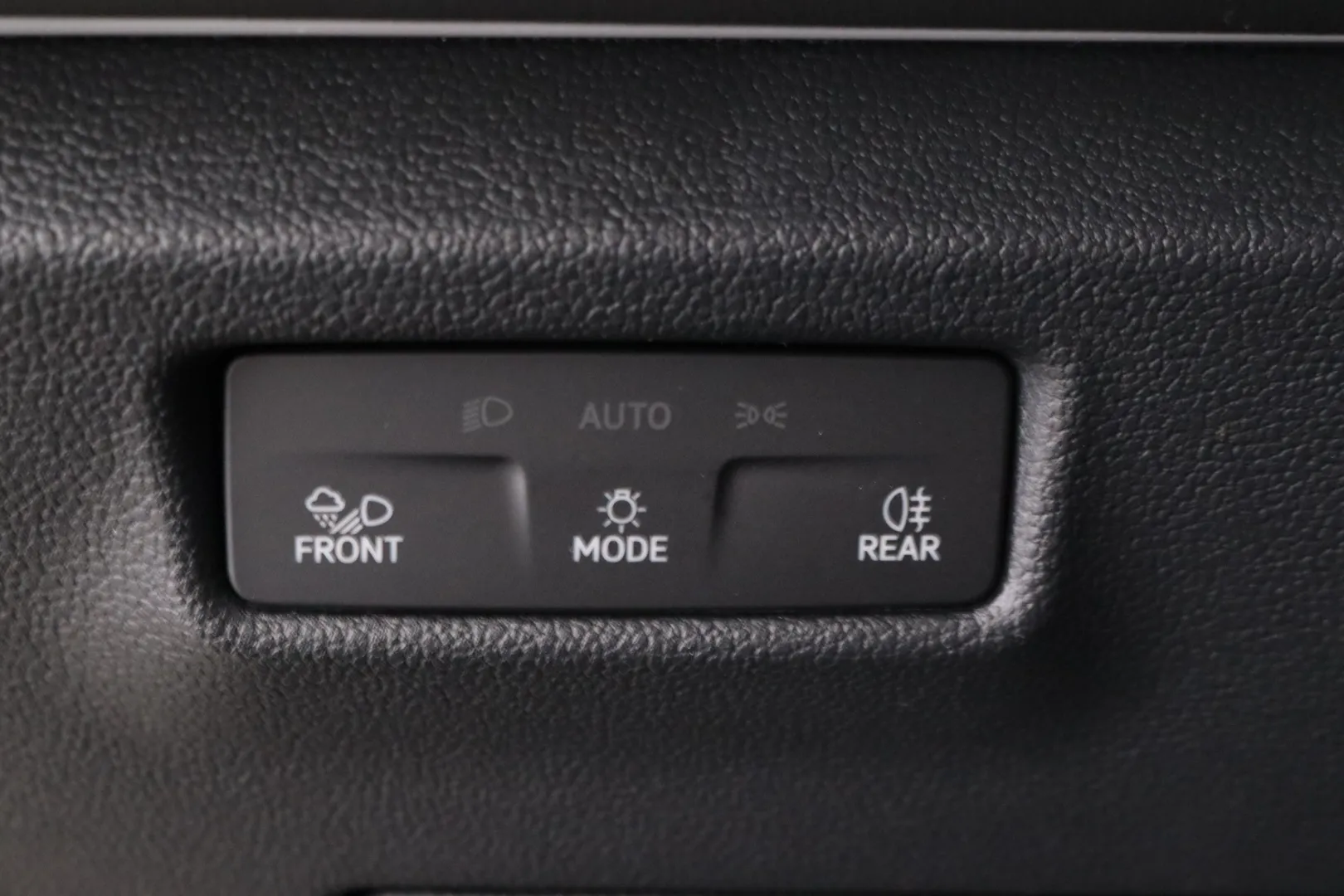 Volkswagen Tiguan LTM-751 carousel image