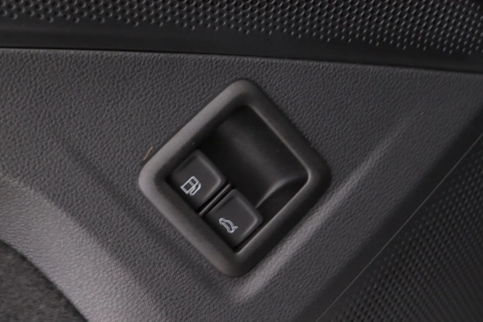 Volkswagen Tiguan LTM-751 carousel image