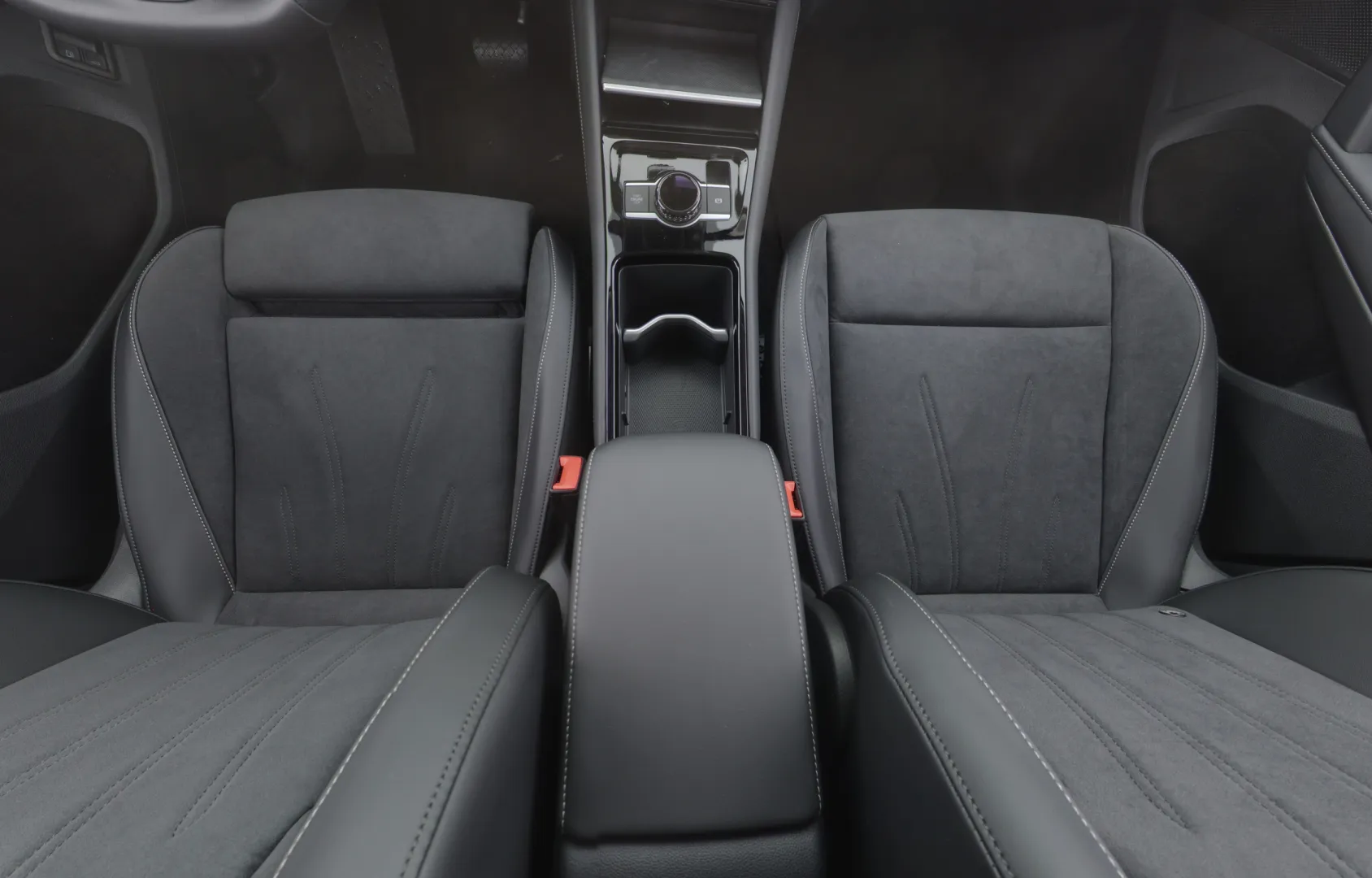 Volkswagen Tiguan LTM-751 carousel image